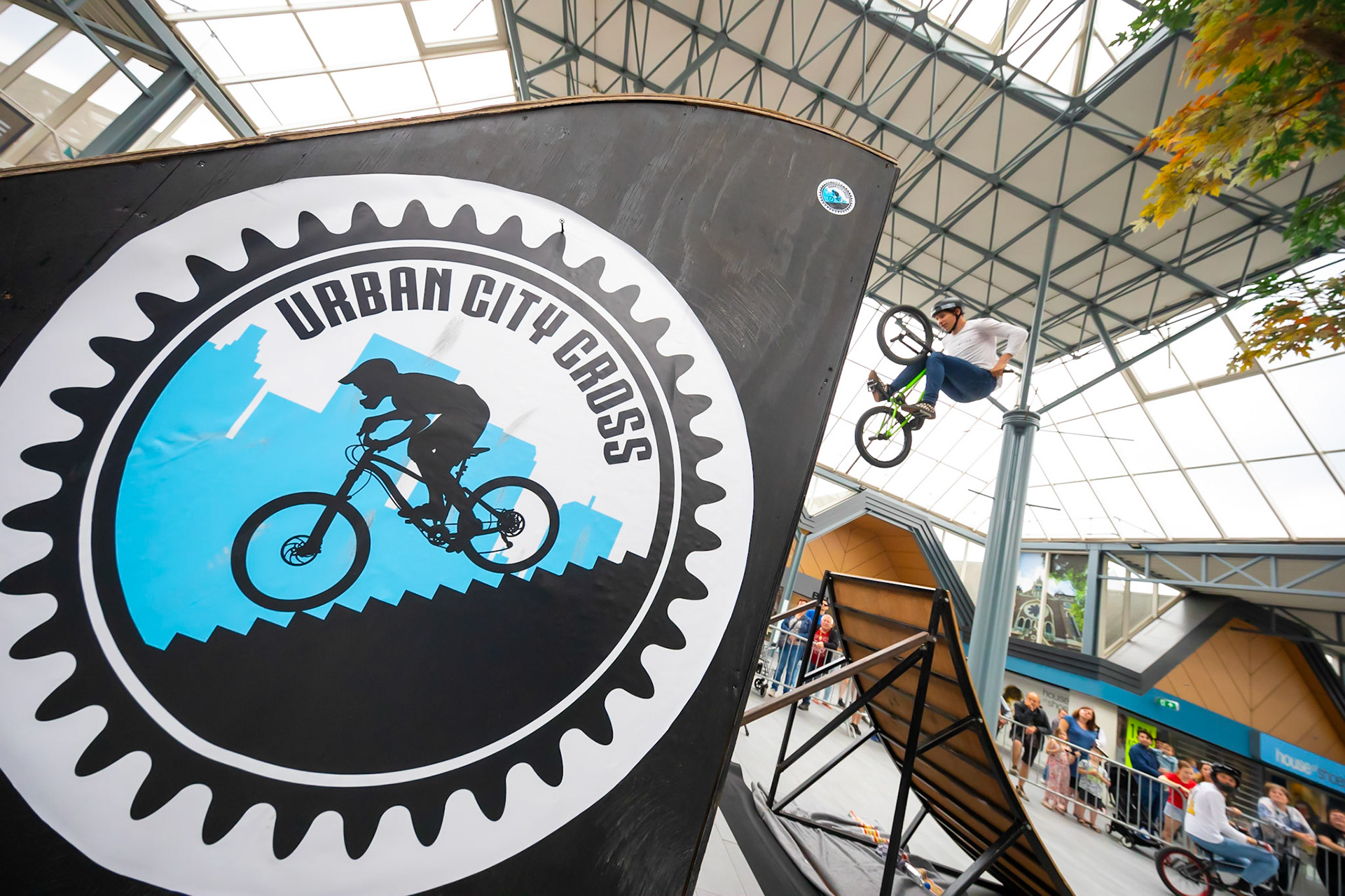 Urban City Cross in winkelcentrum Arendshof in Oosterhout.