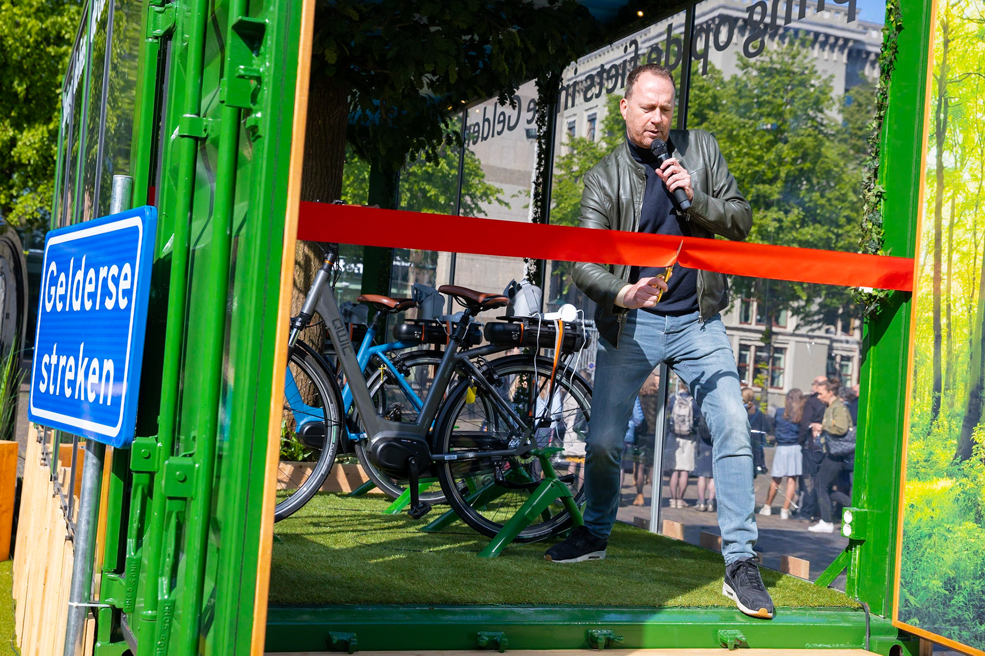 Spring op de fiets in de Gelderse streken te Den Haag.
