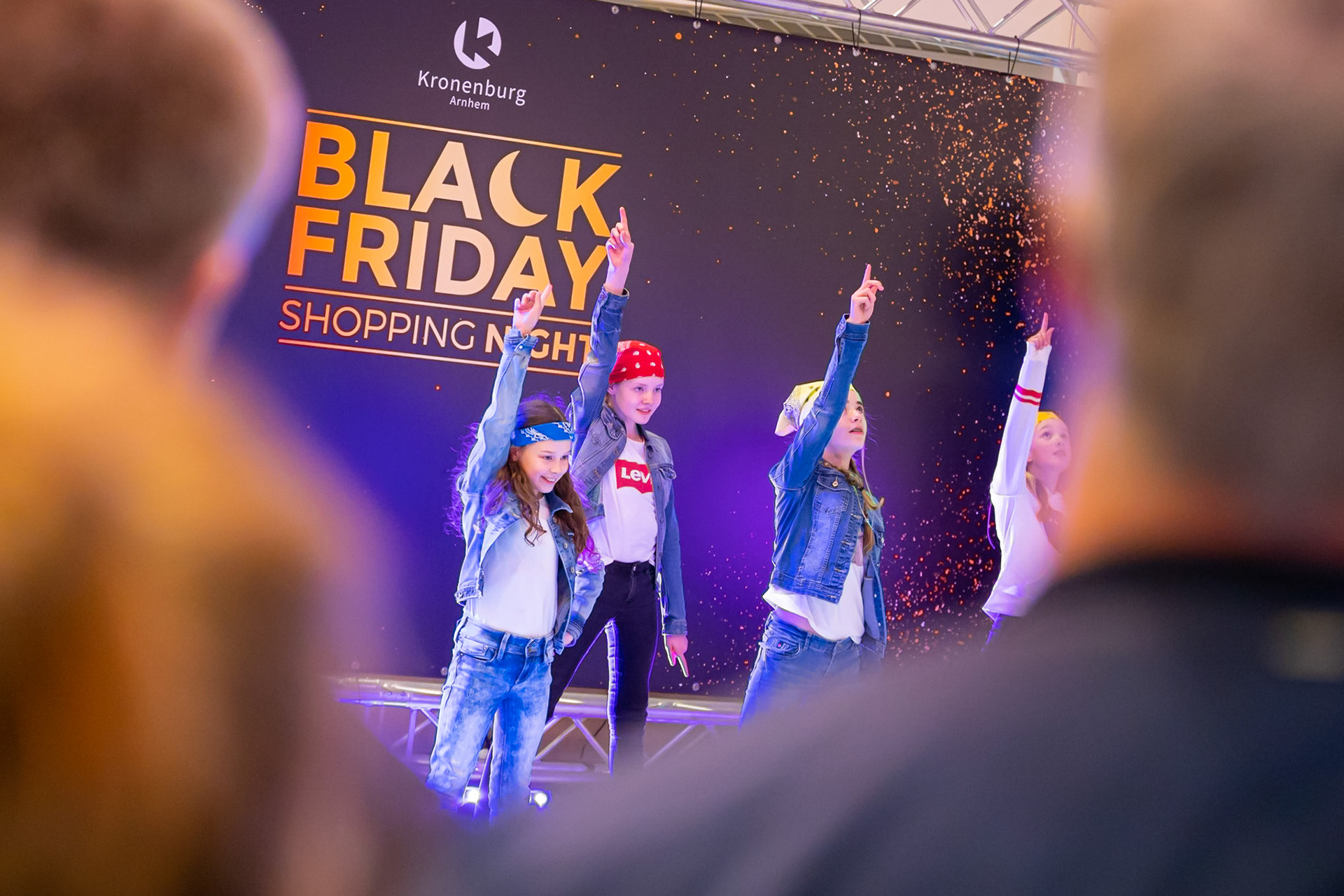 Black Friday Shopping Night in winkelcentrum Kronenburg te Arnhem.