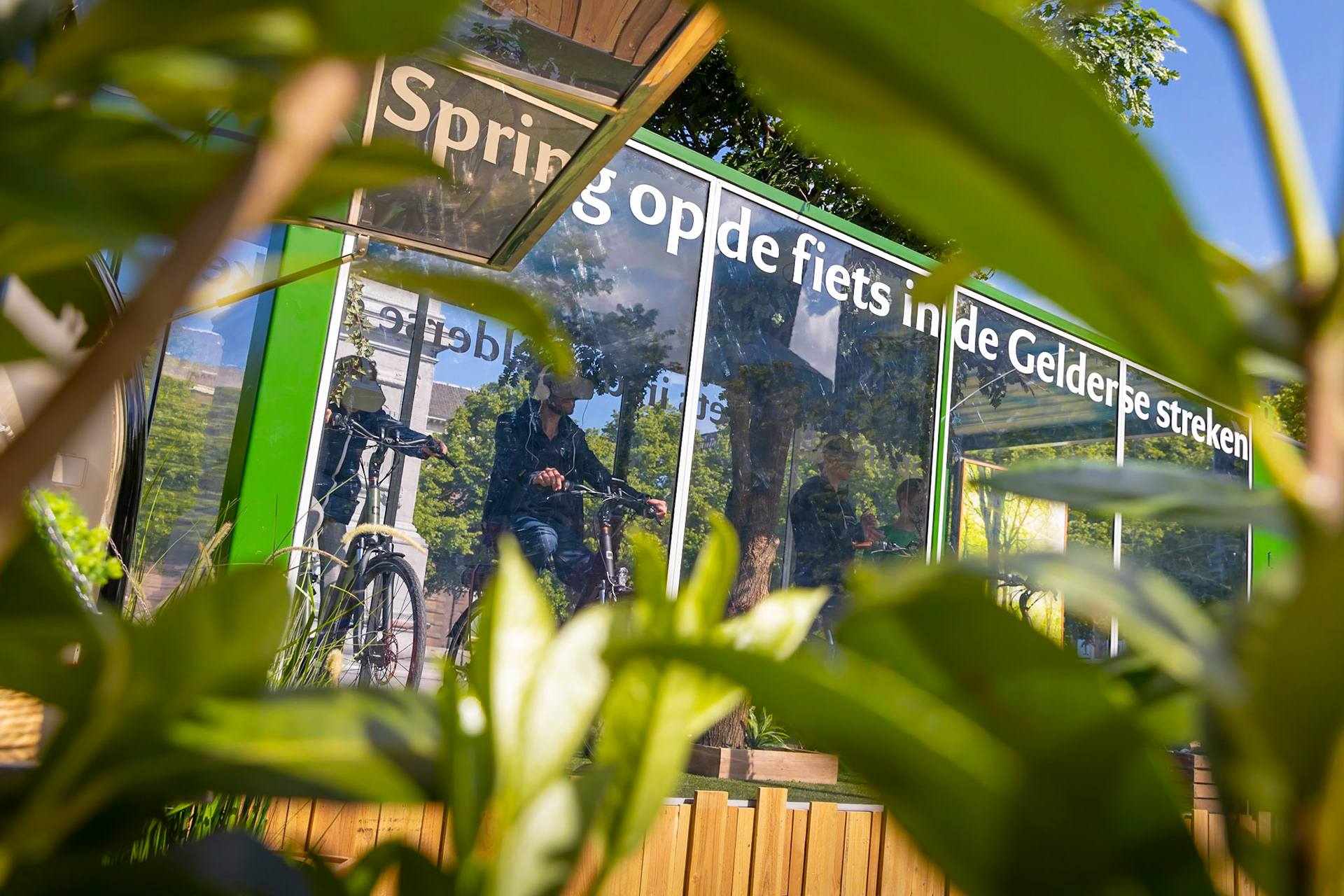 Spring op de fiets in de Gelderse streken te Den Haag.