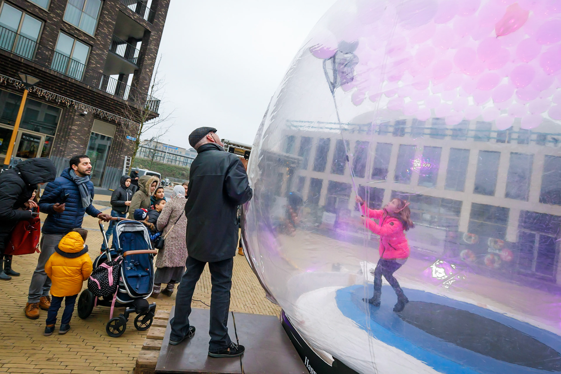 Happy Balloon Time in Leidsche Rijn Centrum te Utrecht.
