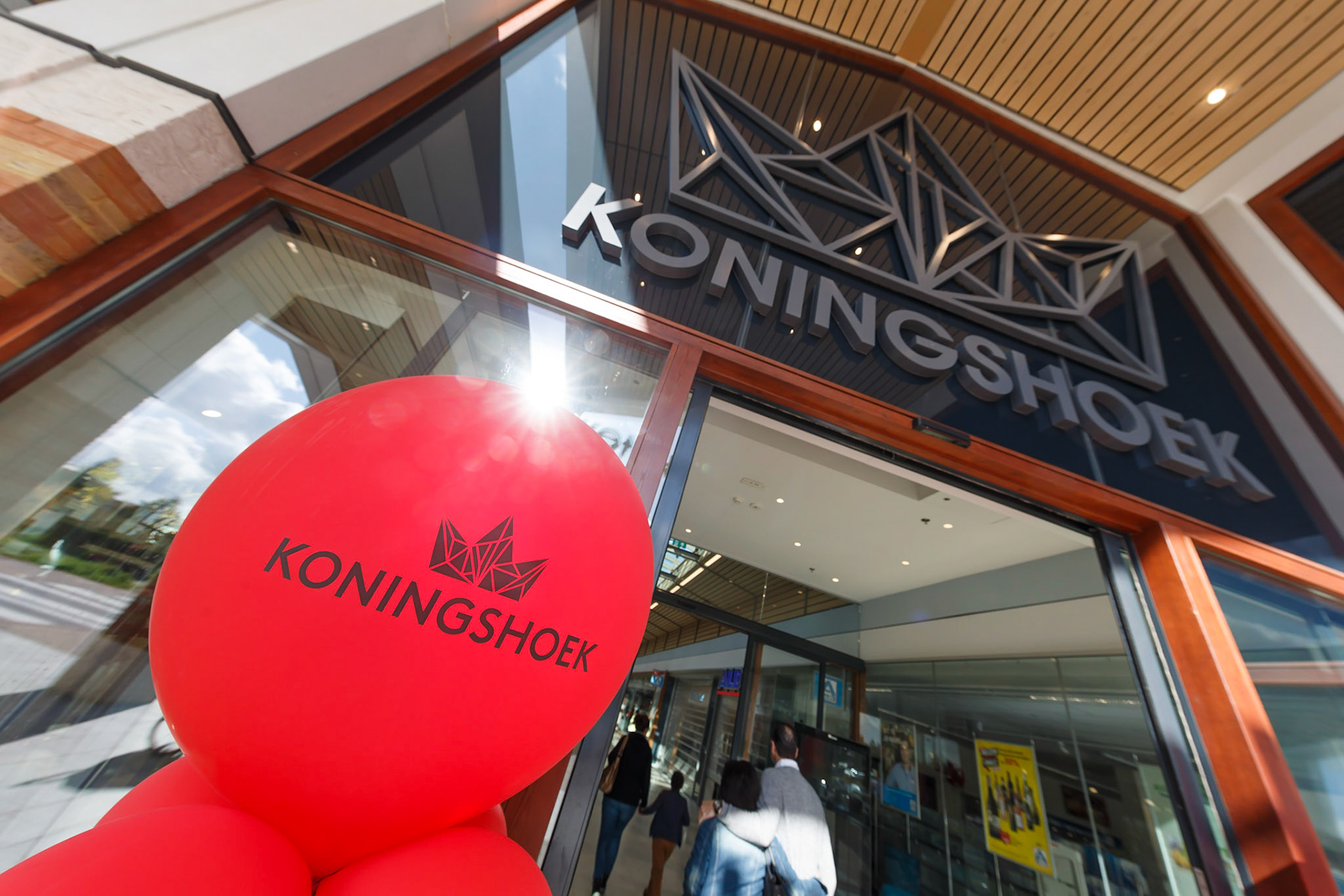 Heropening winkelcentrum Koningshoek te Maassluis.
