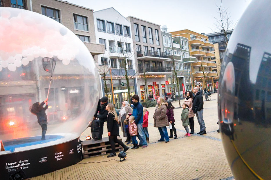 Happy Balloon Time in Leidsche Rijn Centrum te Utrecht.