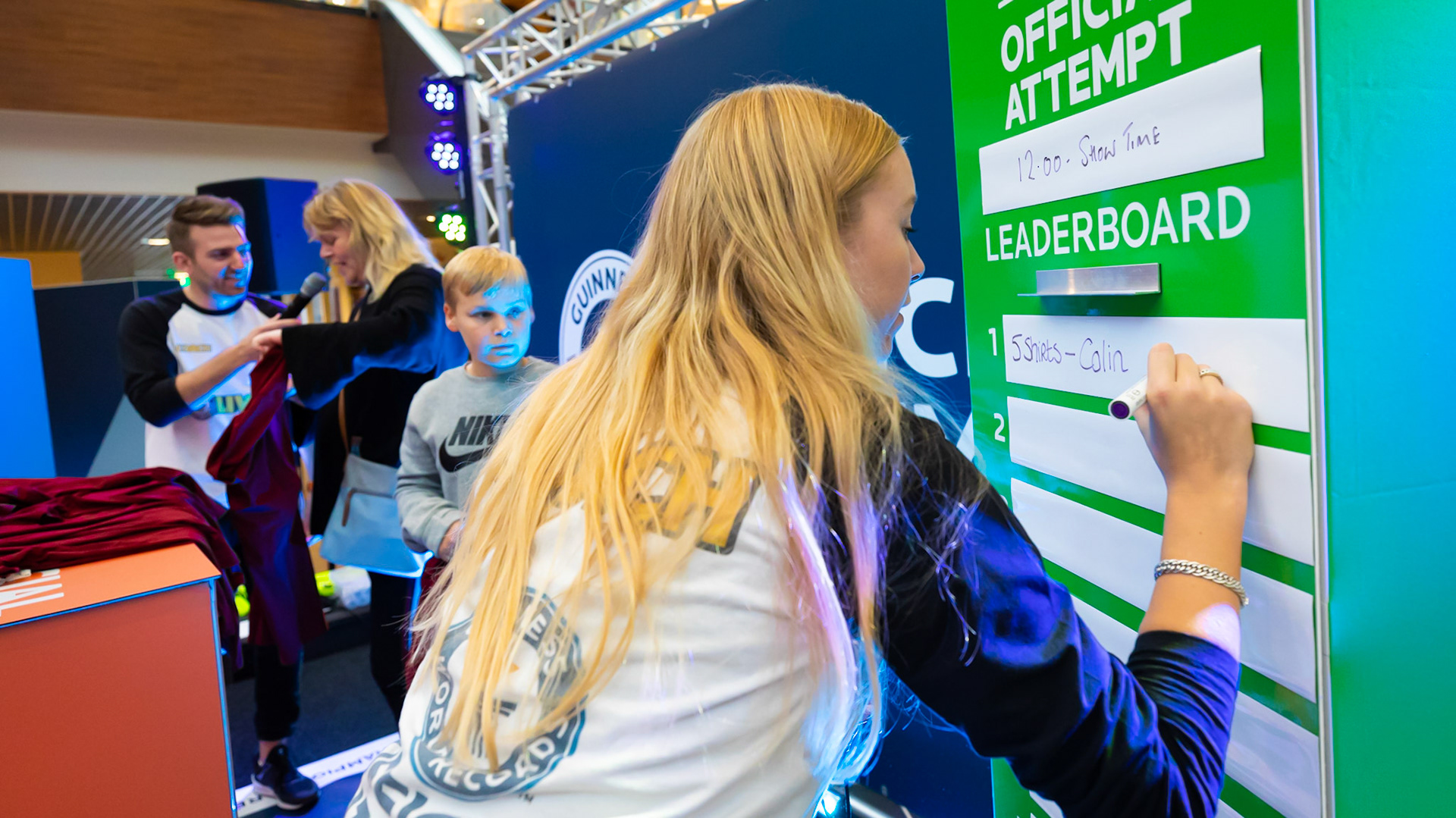 Guinness World Records Live in winkelcentrum Kronenburg te Arnhem.