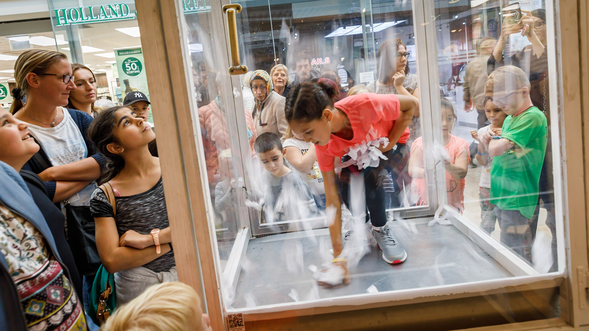 Heropening winkelcentrum Koningshoek te Maassluis.