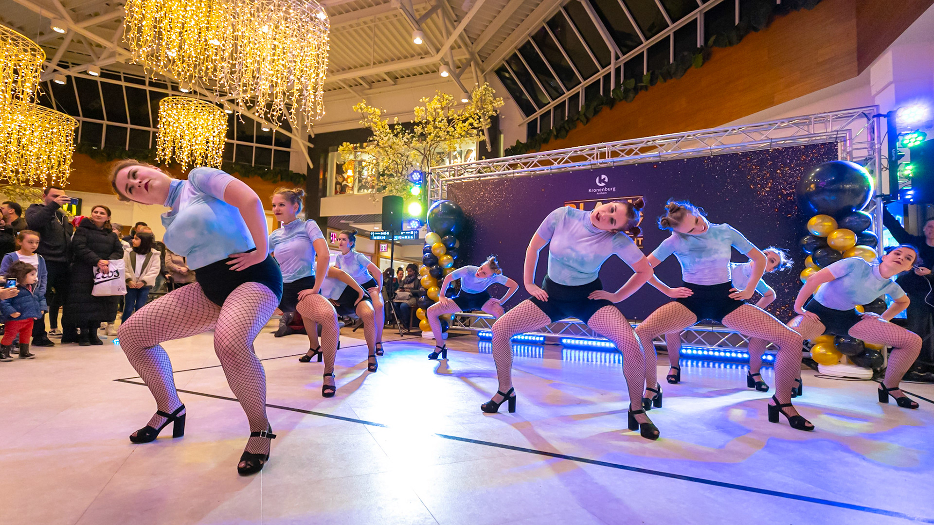 Black Friday Shopping Night in winkelcentrum Kronenburg te Arnhem.