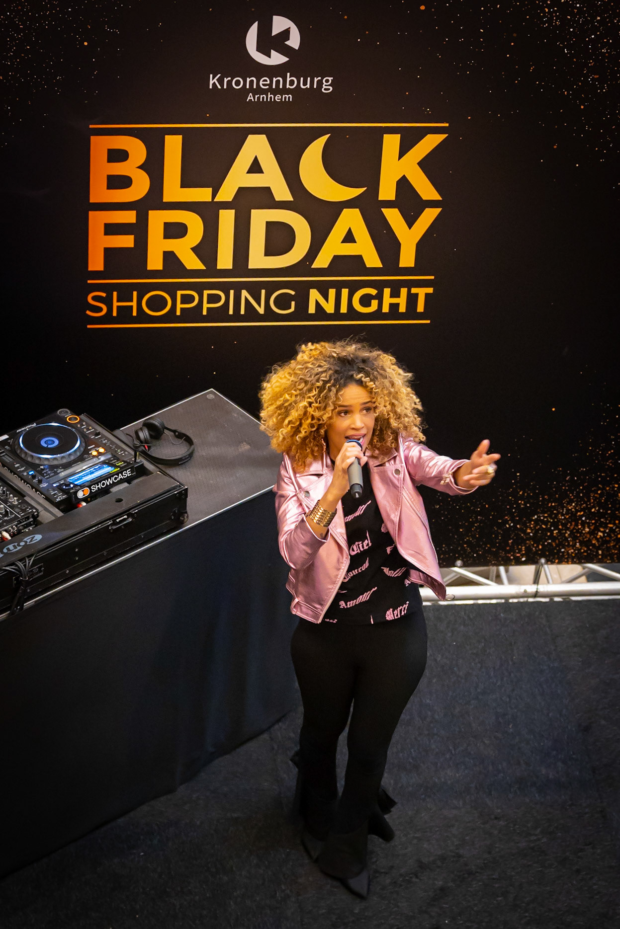 Black Friday Shopping Night in winkelcentrum Kronenburg te Arnhem.