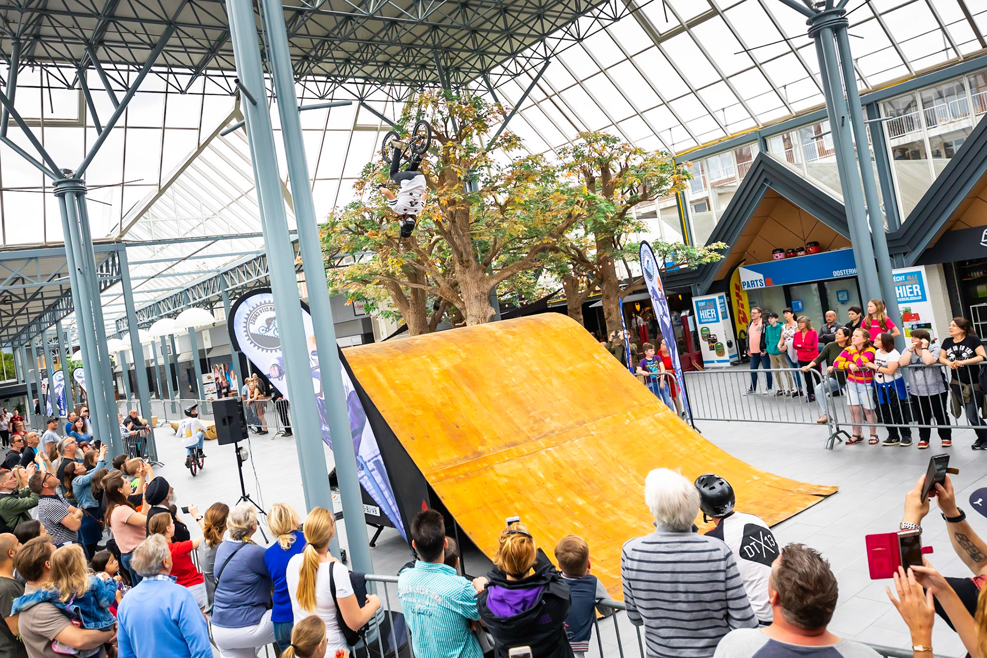 Urban City Cross in winkelcentrum Arendshof in Oosterhout.