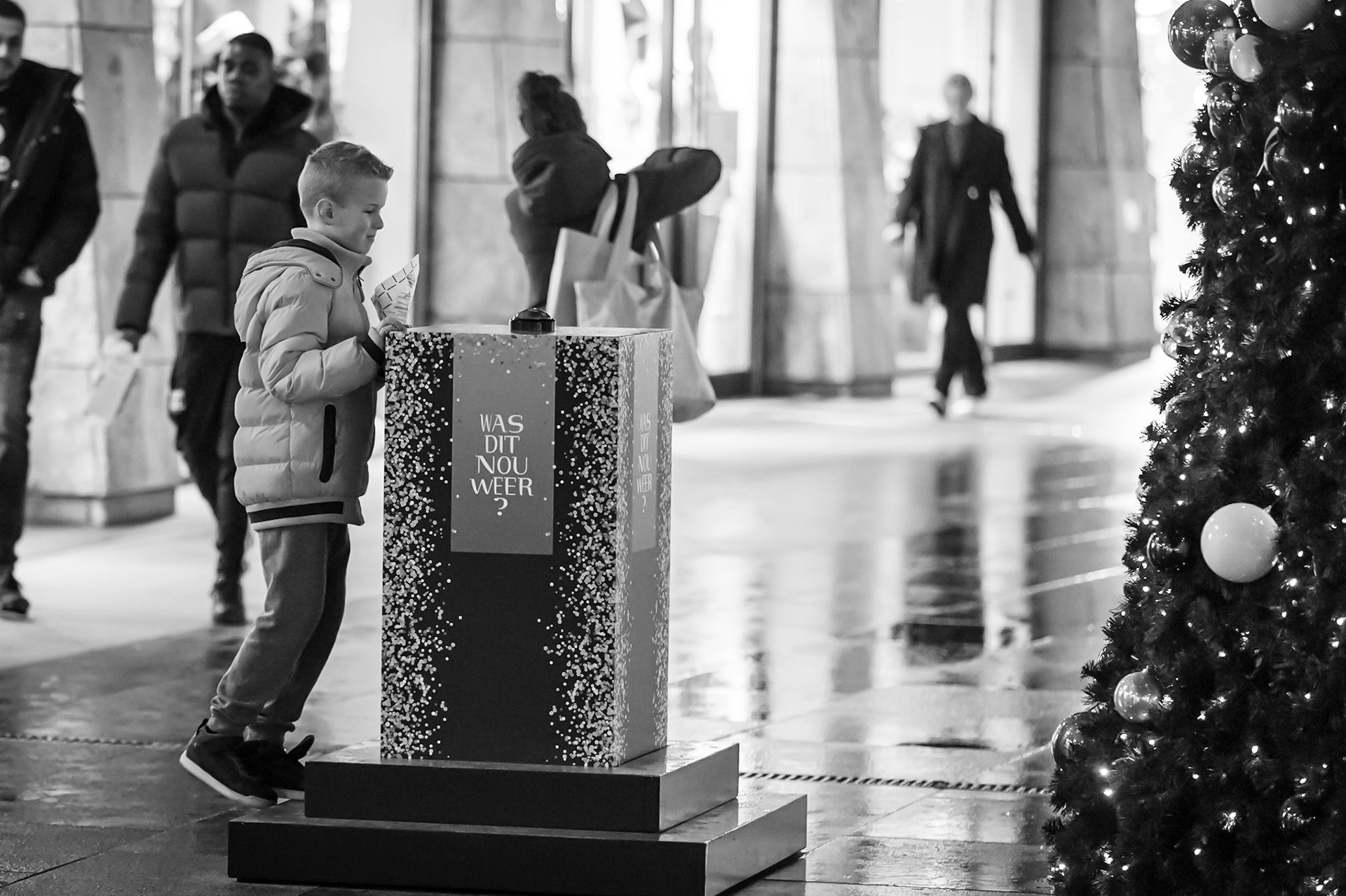 The Christmas Button in de Koopgoot Rotterdam.