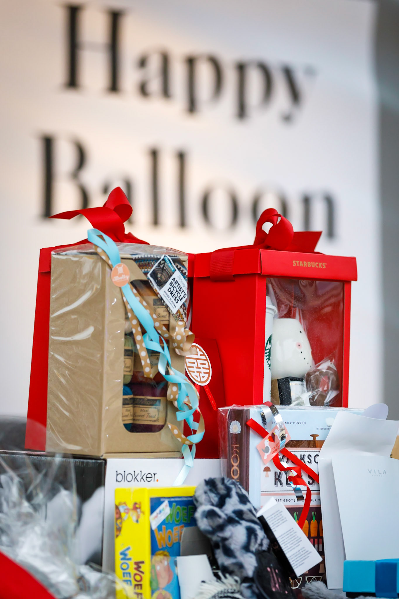 Happy Balloon Time in Leidsche Rijn Centrum te Utrecht.