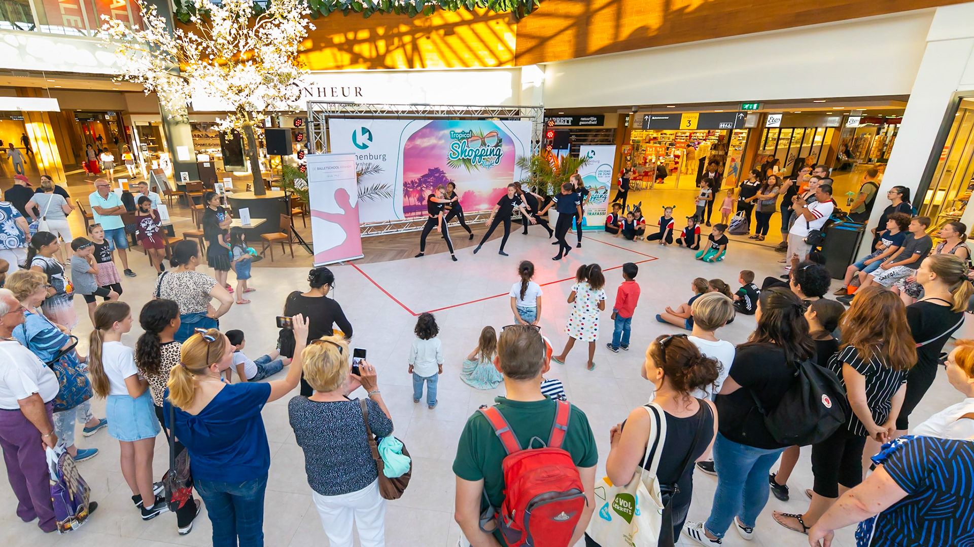 Tropical Shopping Night in WC Kronenburg te Arnhem.