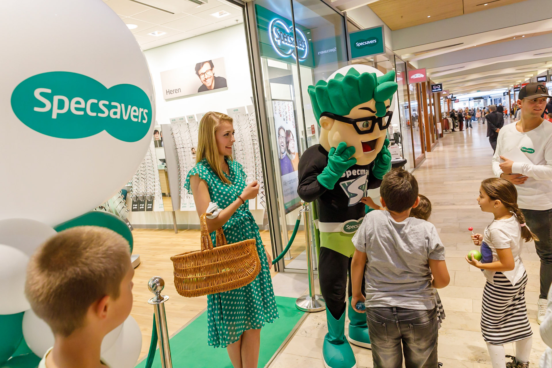 Heropening winkelcentrum Koningshoek te Maassluis.