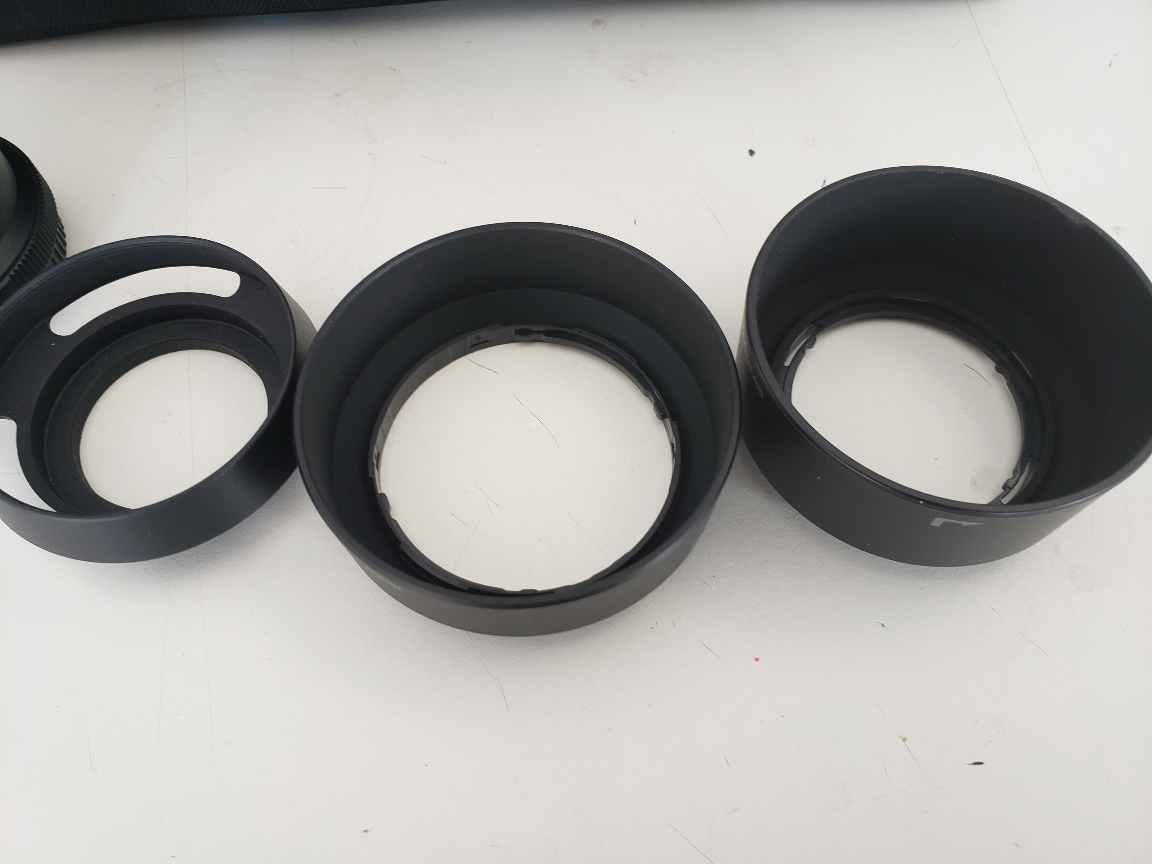 Lens hoods
