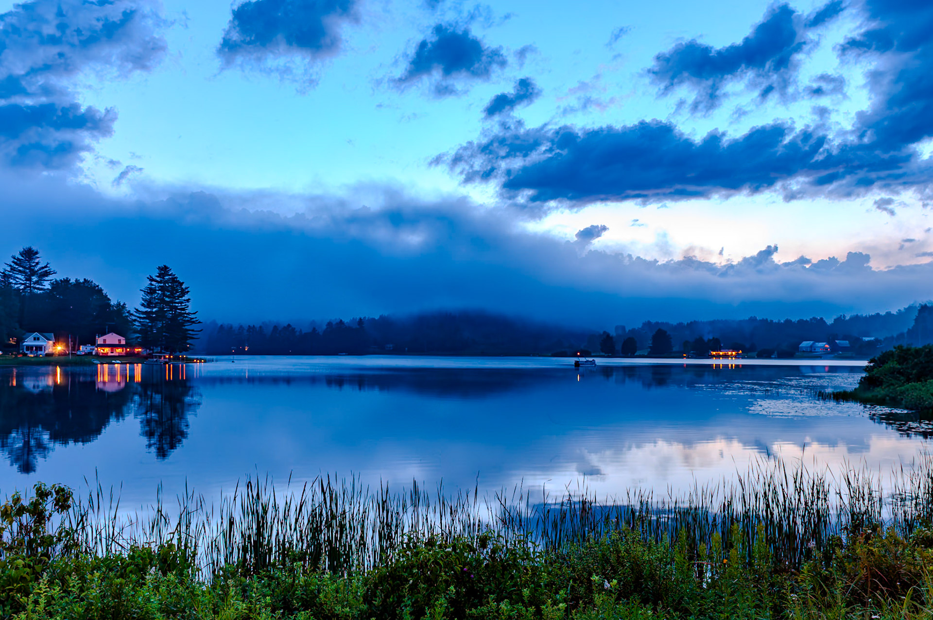 24 mm f/8.0 at 1/4 sec 0 EV 3200 ISO. ©Steven Mermelstein. All rights reserved. #20090718205835