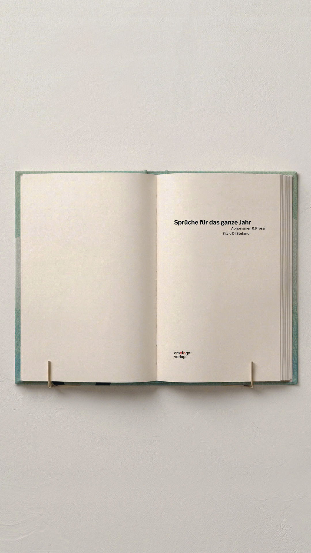 Titelblatt von "Sprüche für das ganze Jahr" mit Aphorismen & Prosa von Silvio Di Stefano. Editorial Design inklusive emology-verlag Logo, gestaltet von AGS | Art Graphic—Studio.
