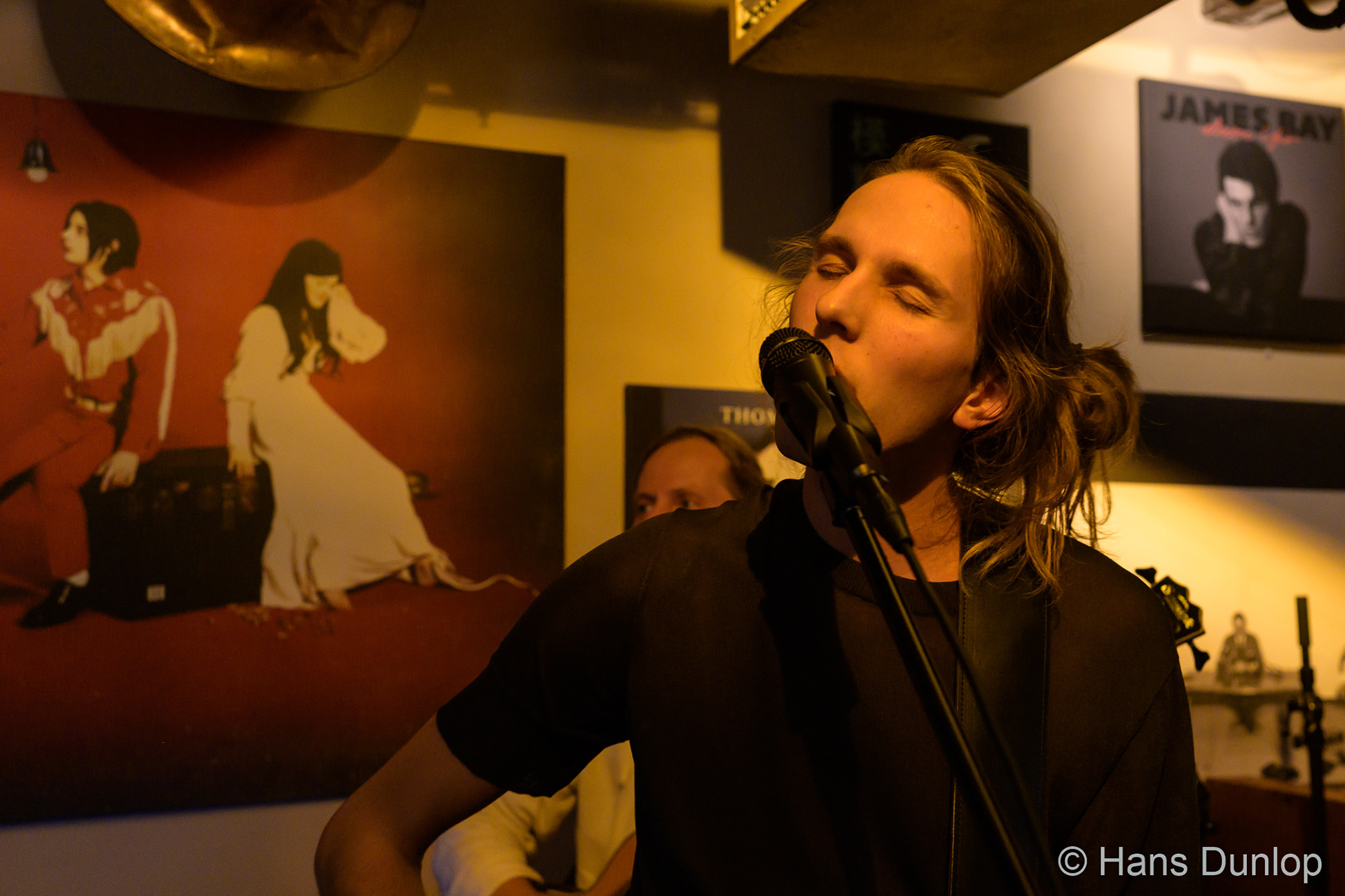 Out Of Skin (De Joffer)