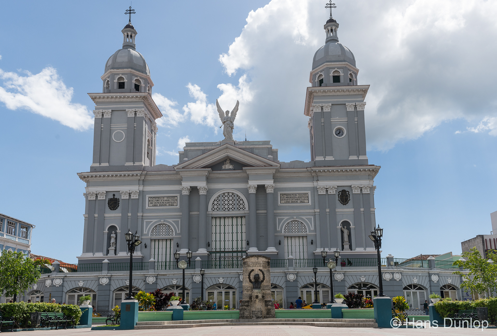 Santa Basilica Metropolitana (Parque Cespedes)