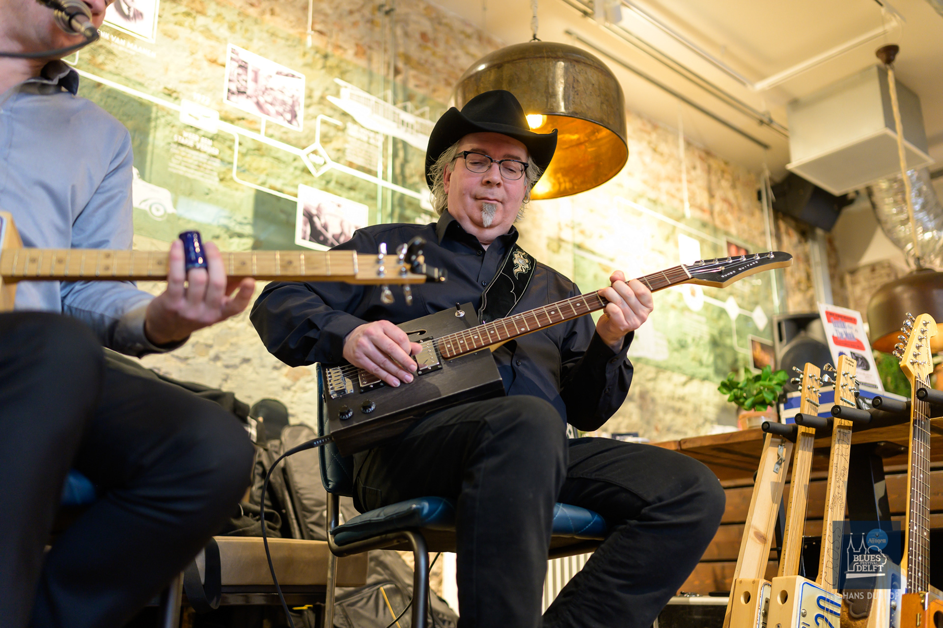 Gumbo & The Monk in restaurant Van Maanen