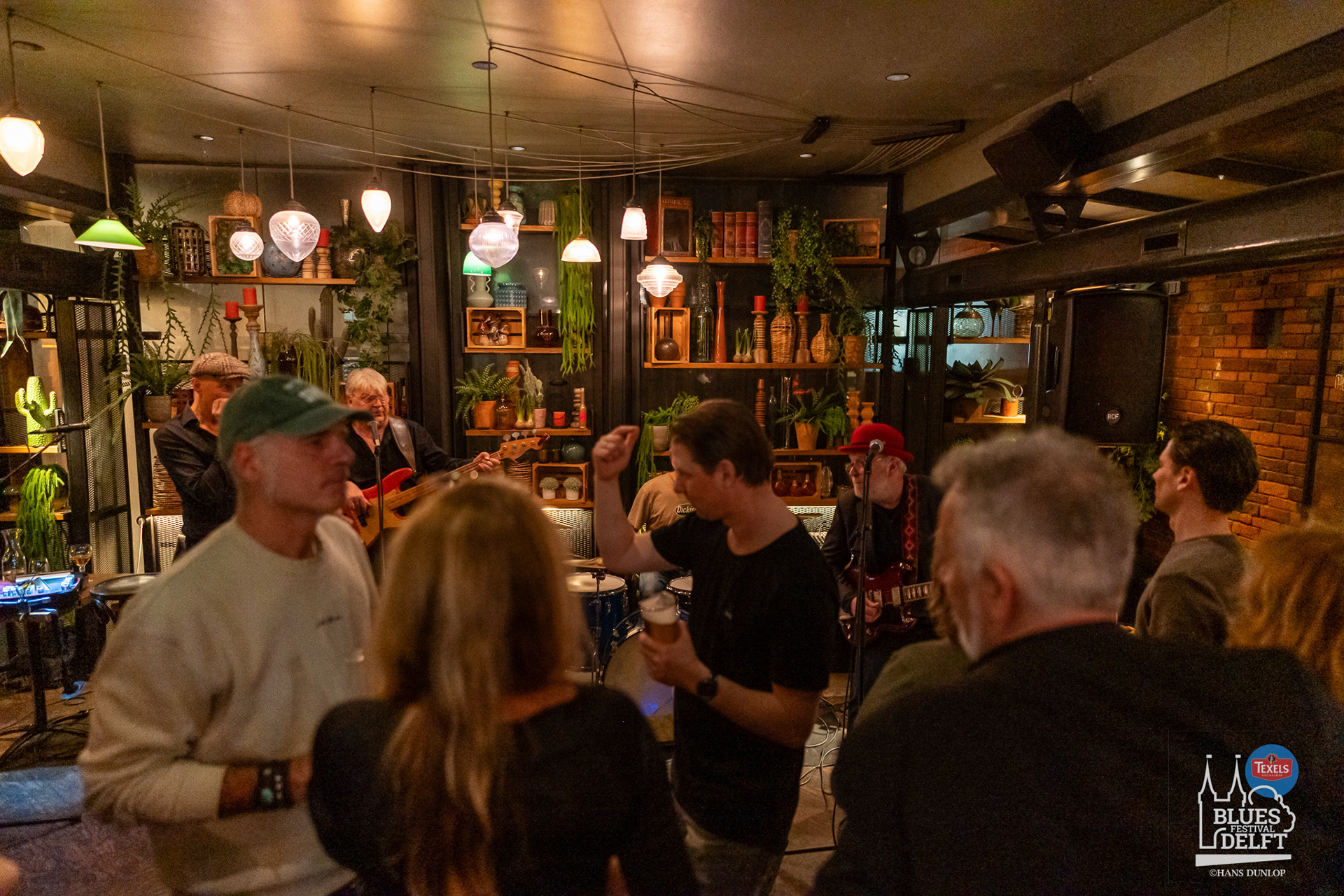 Little Boogie Boy in café Moeke