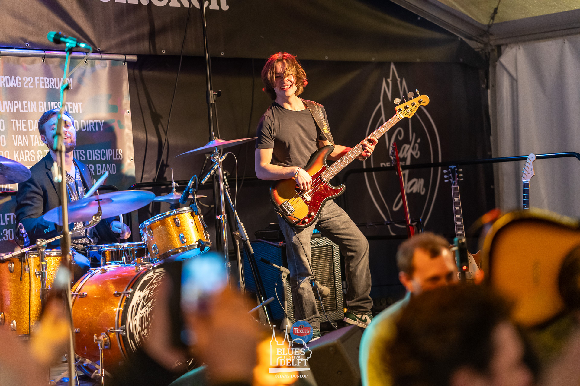 Meryn Bevelander in de tent bij Café de Oude Jan