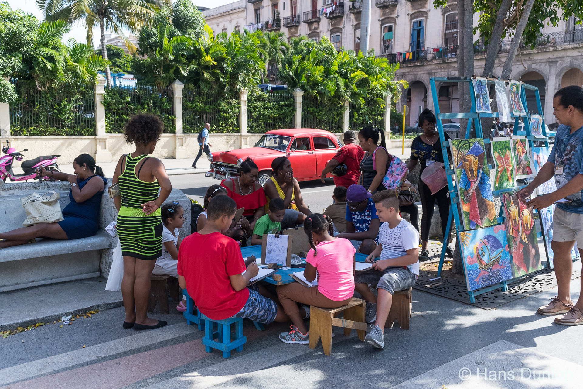 Prado del Prado: artclasses for the youth and the elderly
