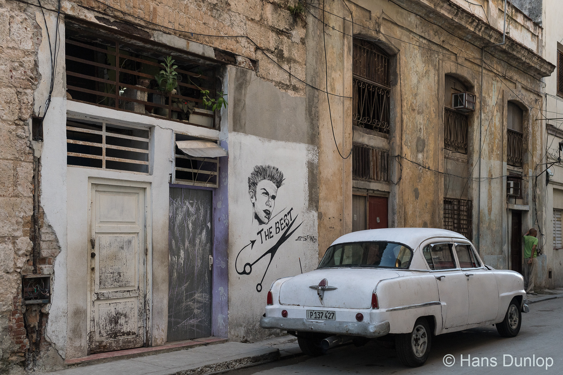 Hairdresser advertisement, even in style with the white car