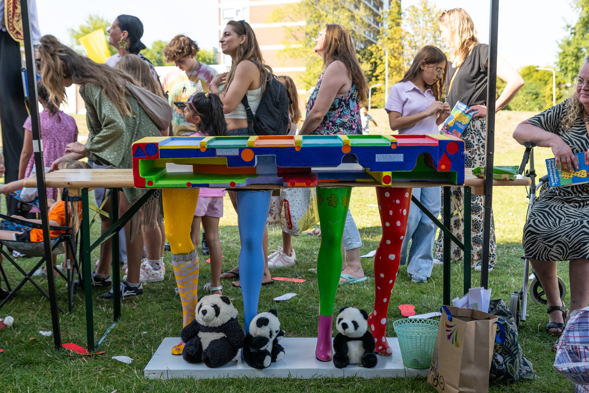 Roos Art: Gooi op Kleur