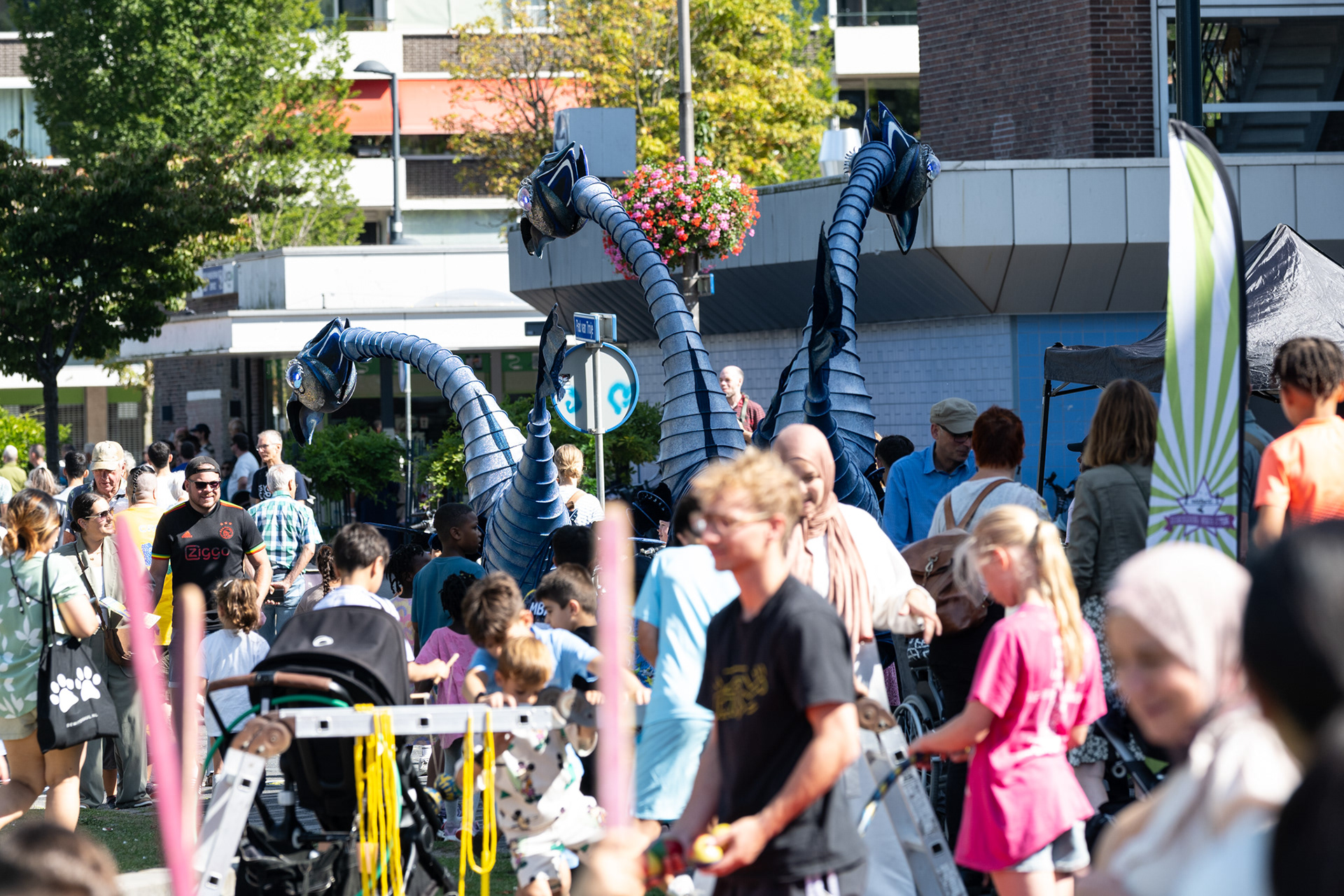 Close Act: Blue Birds