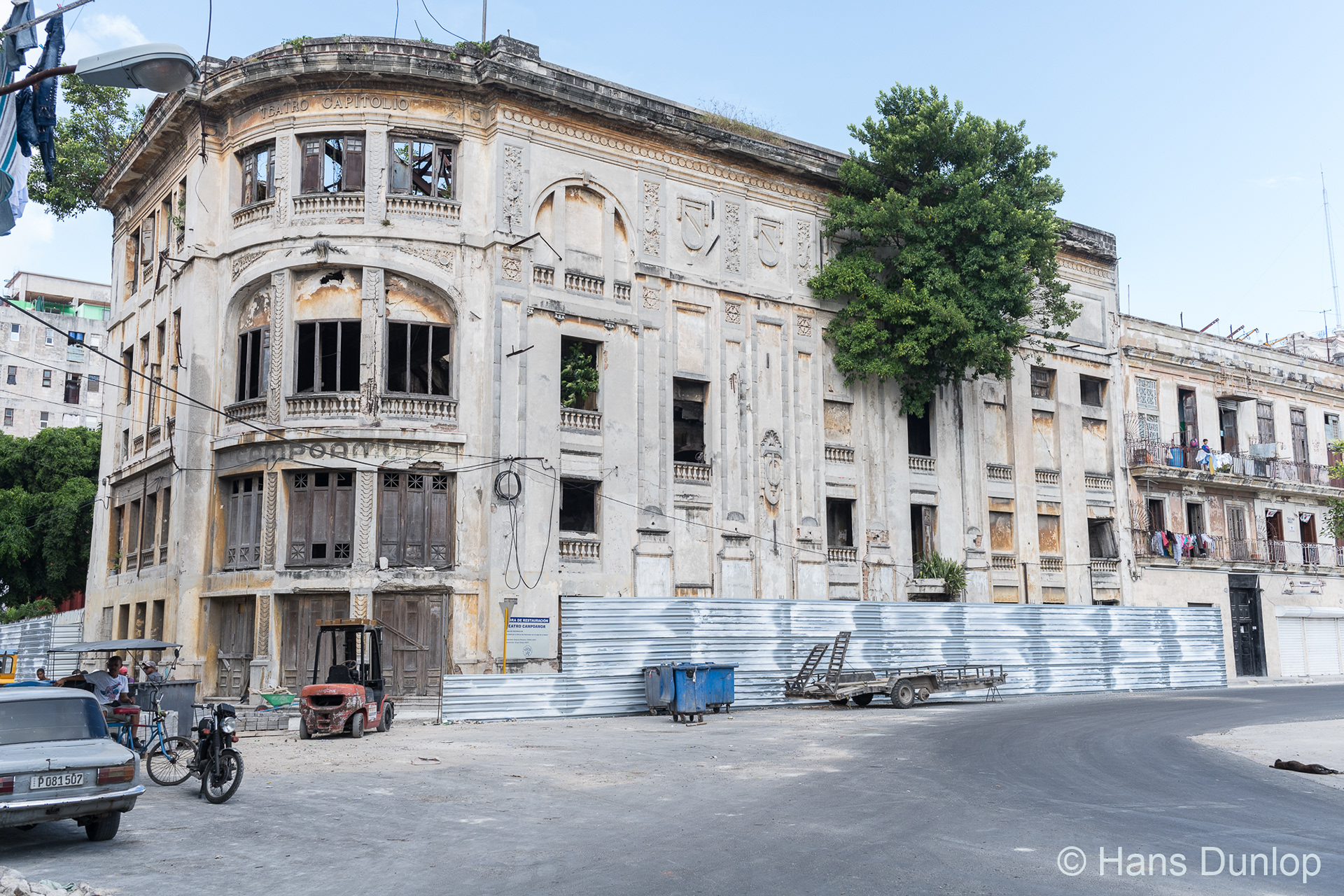 Theatro Campoamor, a ruin since long, trees have taken over