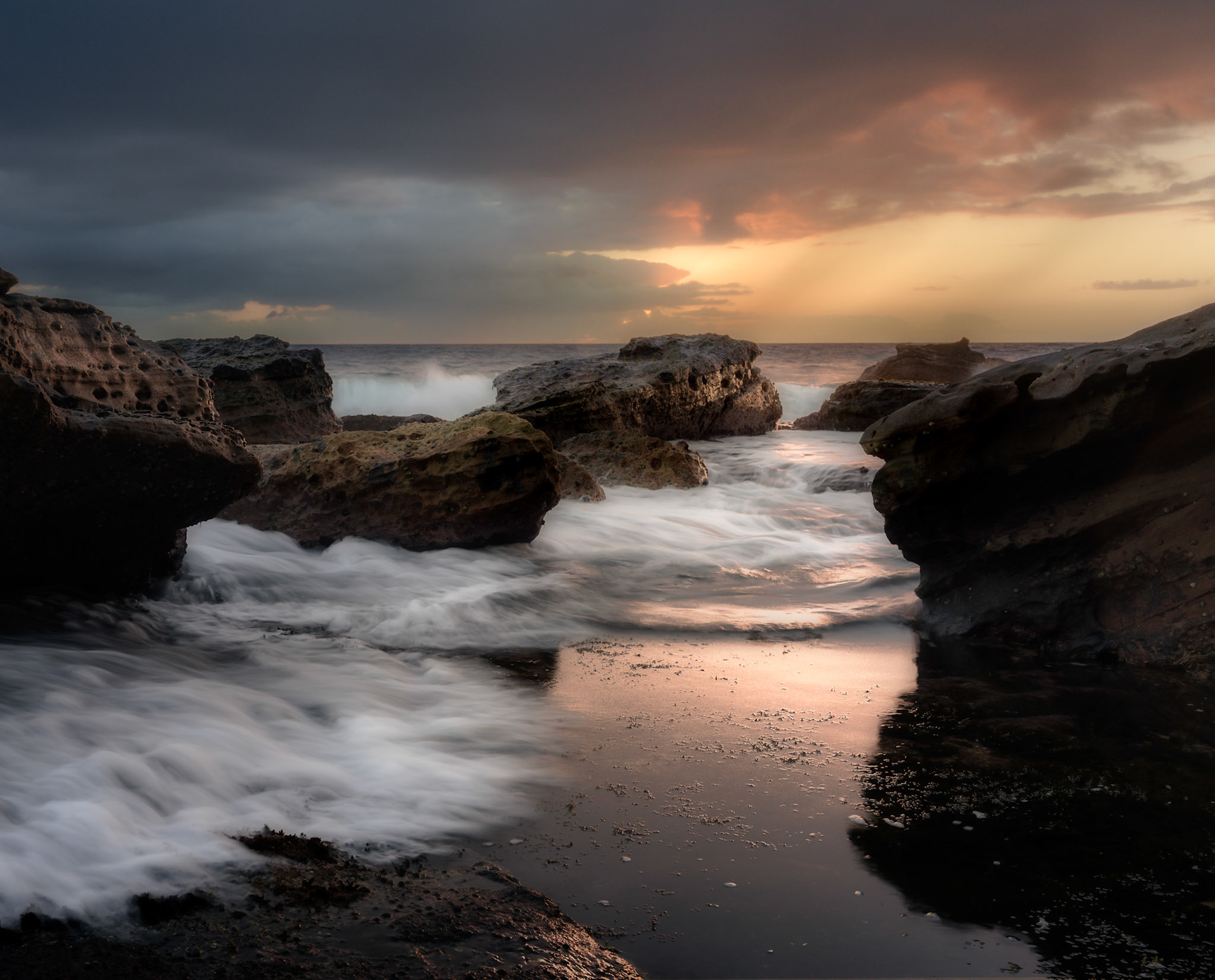 North Mona Vale Rock Shelf