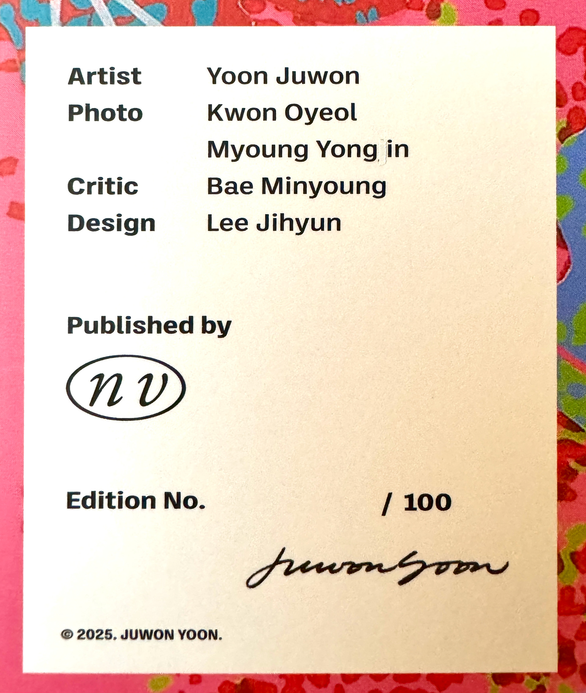 윤주원 FOLIAGE 화집 규  격 : 가로 24.5cm, 세로30.5cm, 두께 1cm 에디션 : 100권 한정판매.  n/100 에디션 넘버 표기 가  격 : 70,000원 