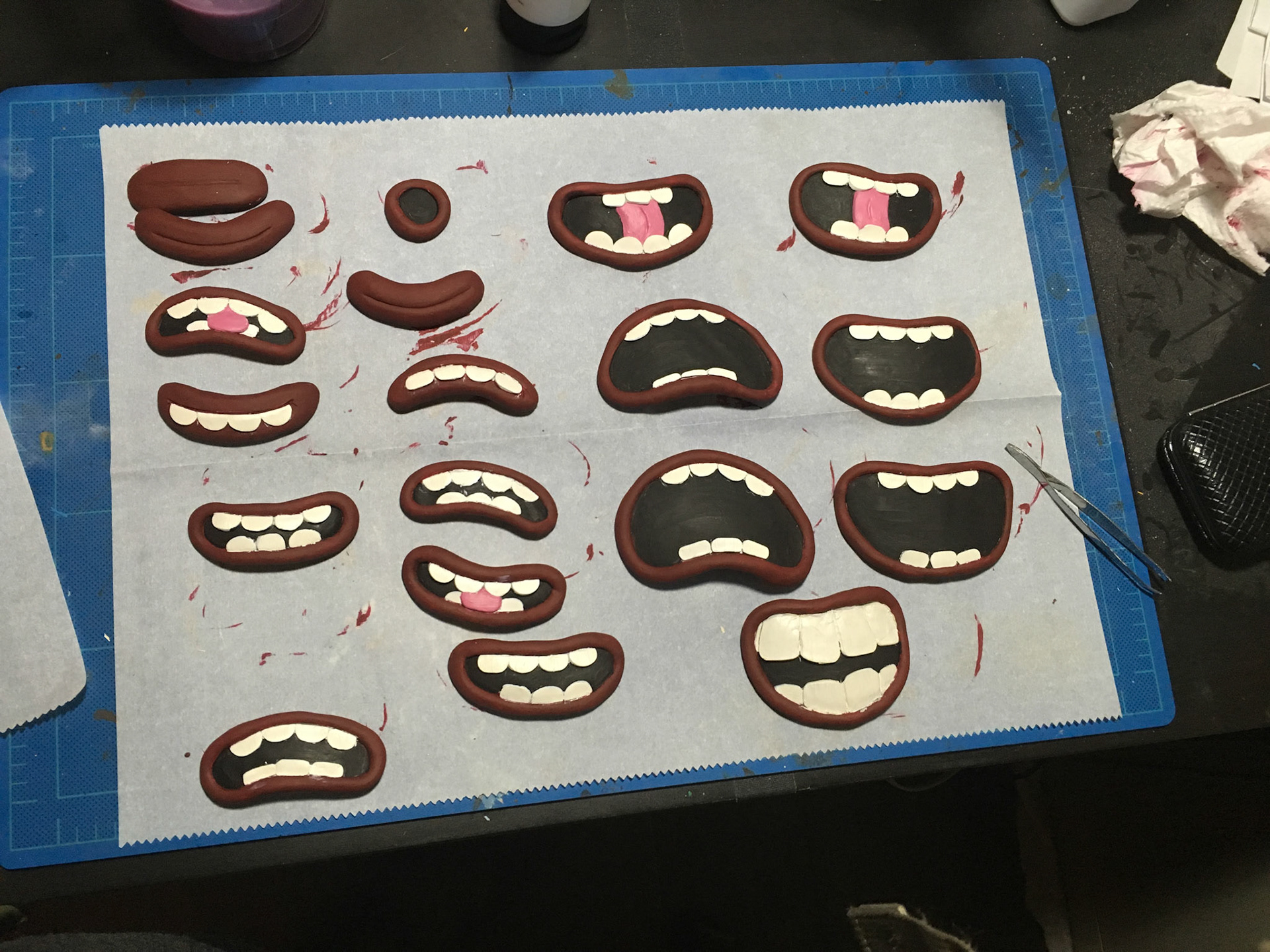 Finished mouth shapes : Polymer clay, acrylic paint, mounted magnets