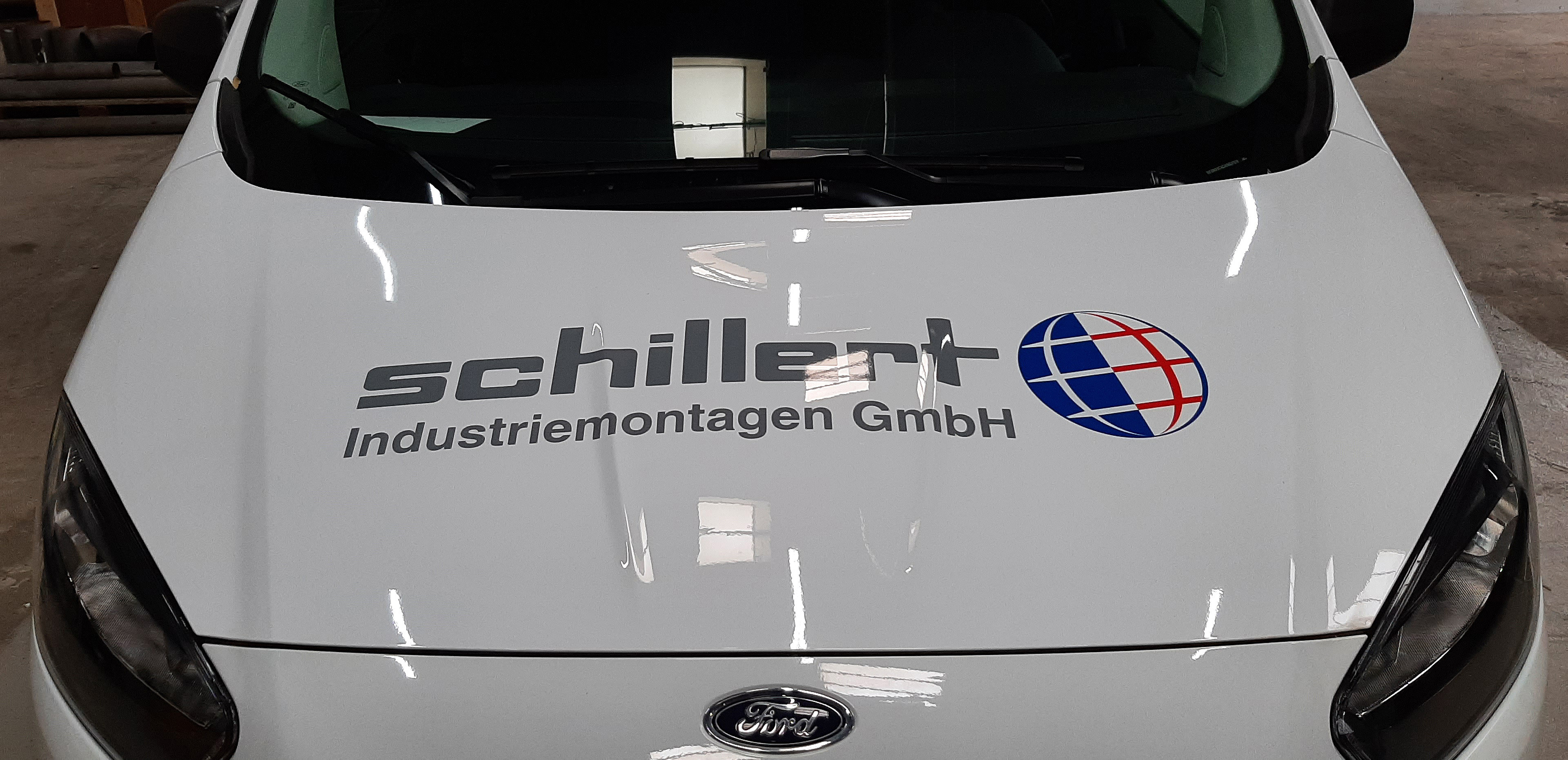 Schillert Industriemontagen GmbH | Ford Transit Courier | Design und Fahrzeugbeschriftung eichmann