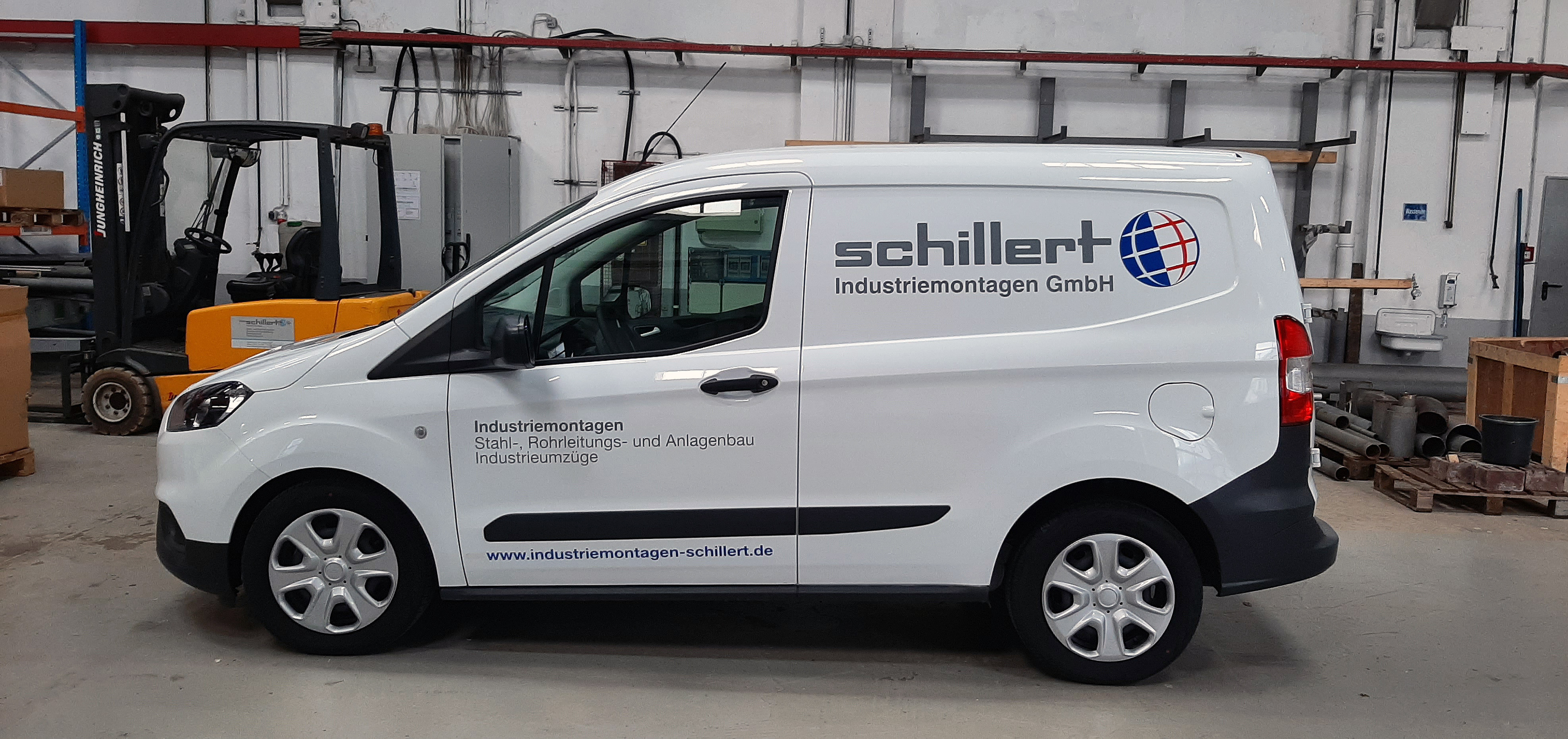 Schillert Industriemontagen GmbH | Ford Transit Courier | Design und Fahrzeugbeschriftung eichmann