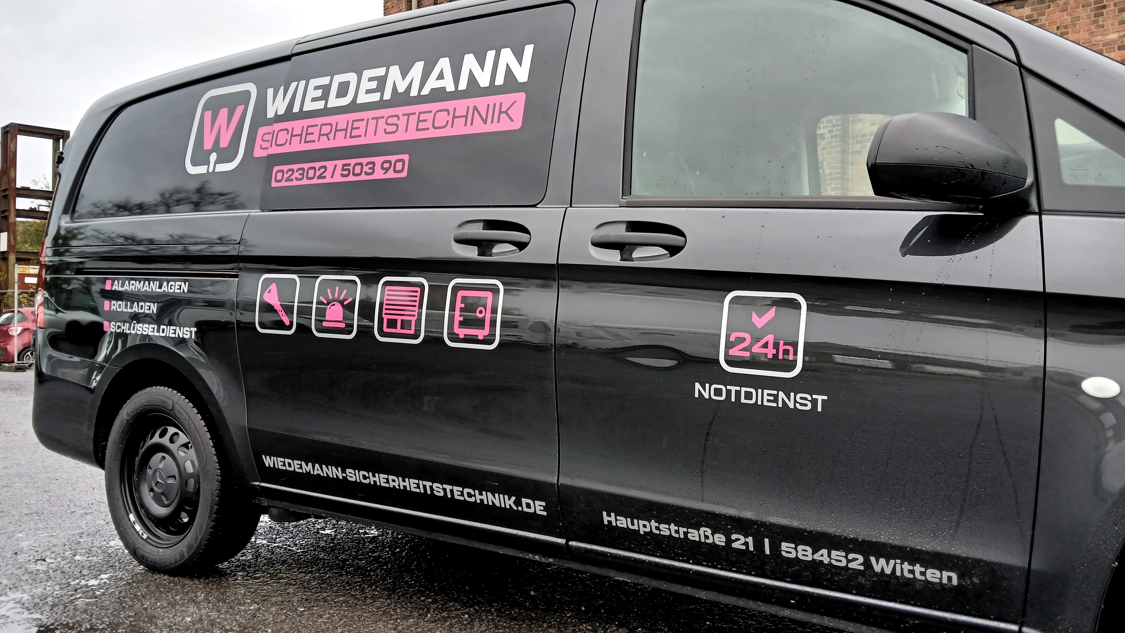 WIEDEMANN SICHERHEITSTECHNIK GMBH | Mercedes Vito | Design und Fahrzeugbeschriftung eichmann