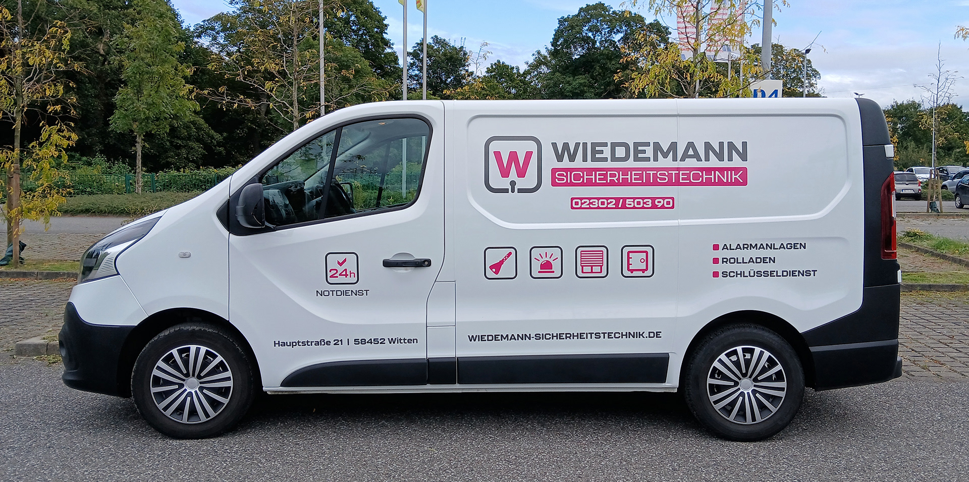 WIEDEMANN SICHERHEITSTECHNIK GMBH | RENAULT TRAFIC | Fahrzeugbeschriftung