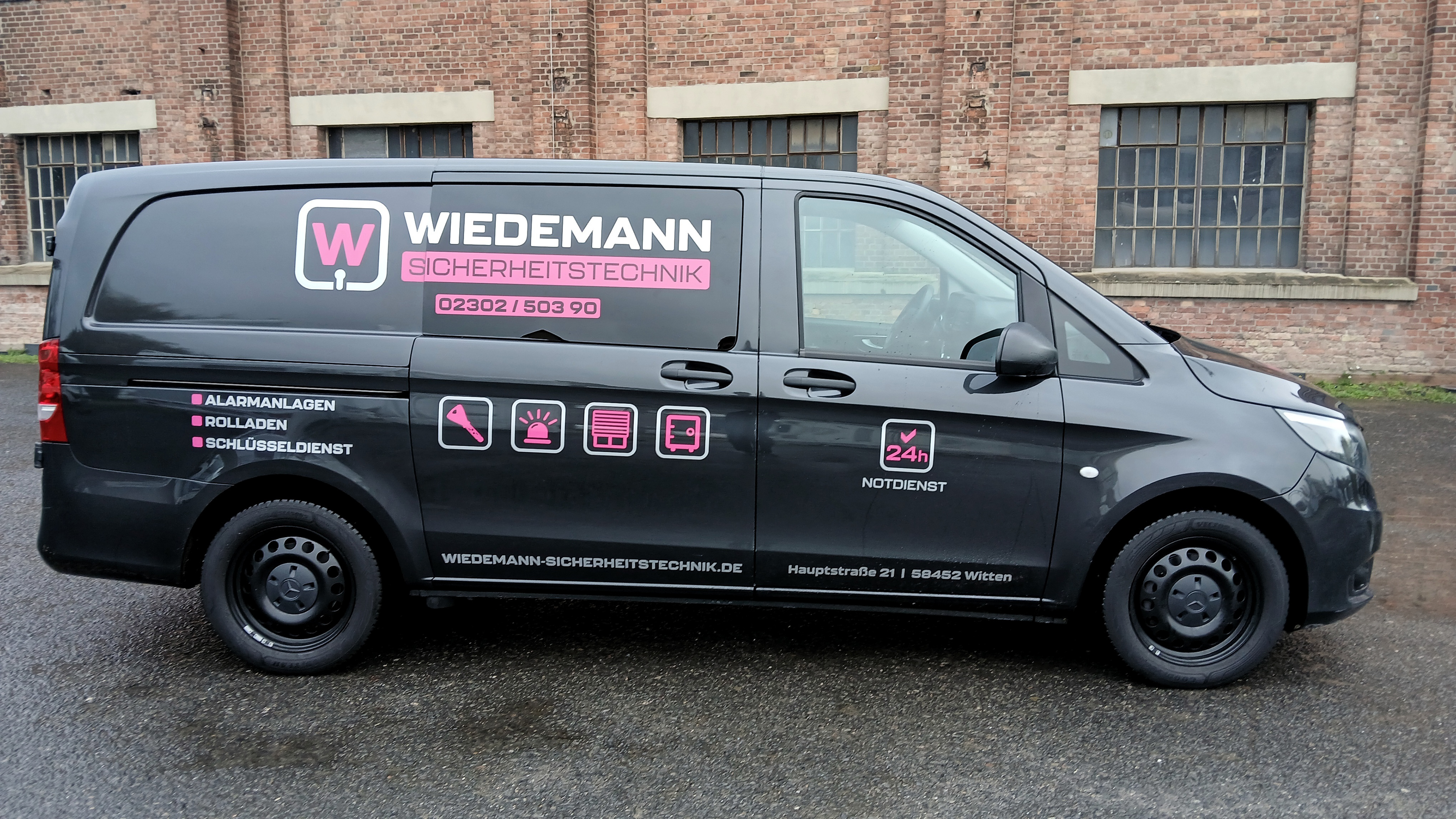 WIEDEMANN SICHERHEITSTECHNIK GMBH | Mercedes Vito | Design und Fahrzeugbeschriftung eichmann