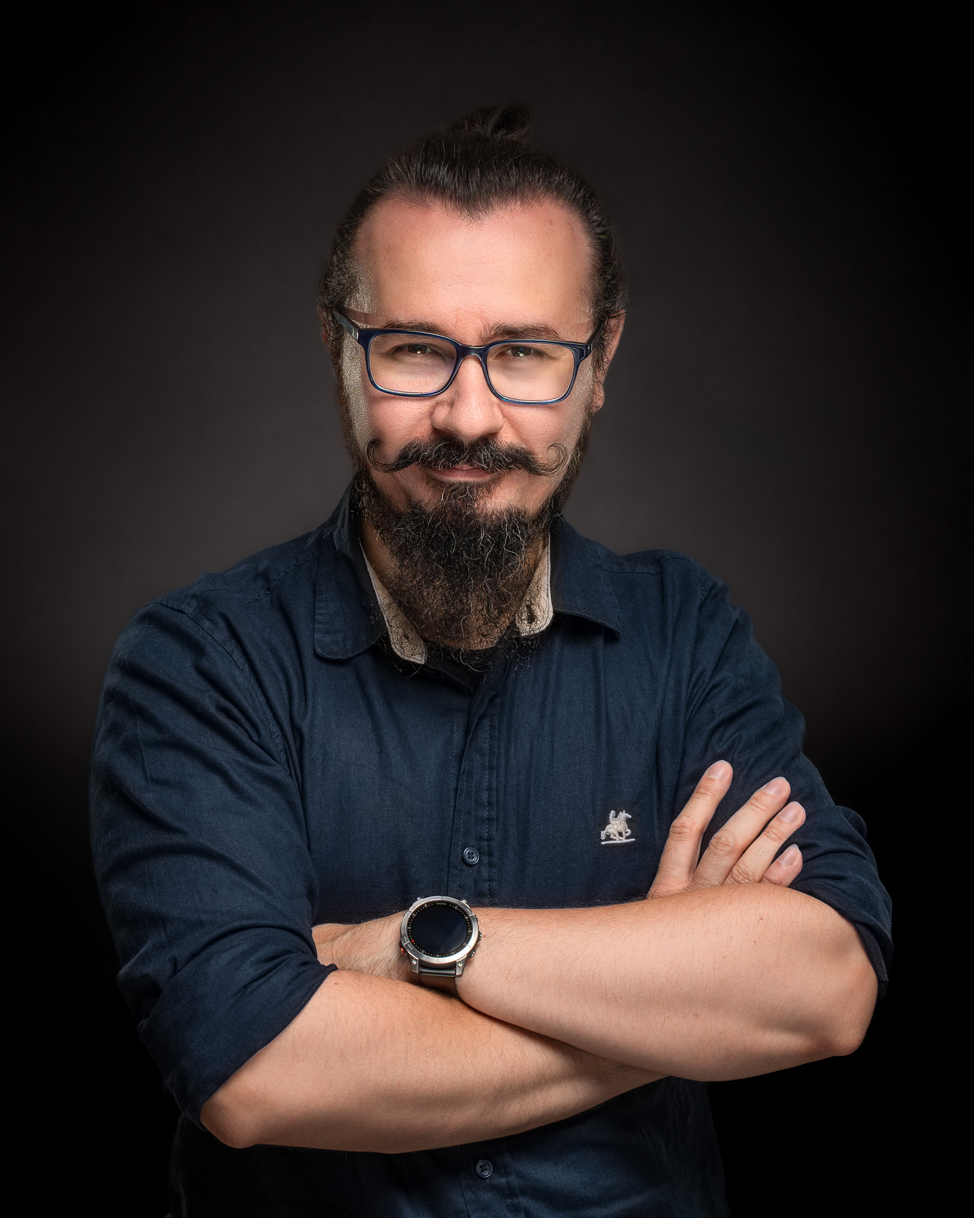 Grzegorz - właściciel Mobilnego Studia Fotograficznego. Mobilny Fotograf w Krakowie. Sesja zdjęciowa z dojazdem do klienta. Fotografia biznesowa z dojazdem do domu. Mobilne Studio fotograficzne w Krakowie