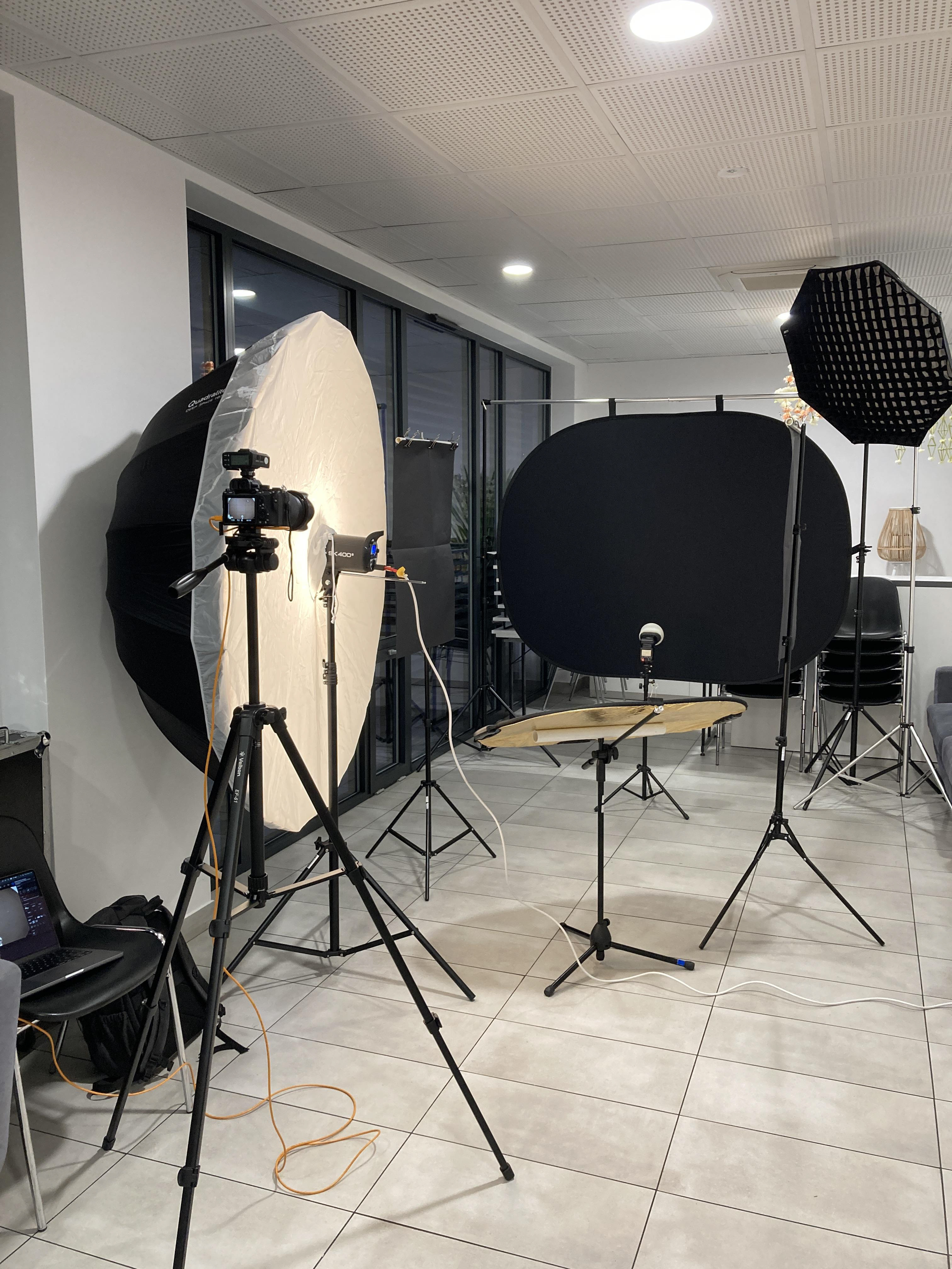 Ekskluzywne zdjęcia weselne w mobilnym studio na czarnym tle - Mobilne Foto Studio Kraków