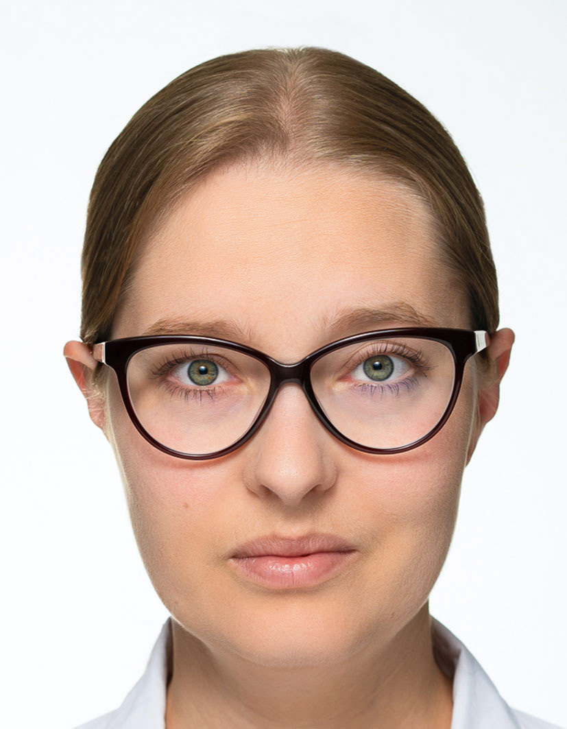 Zdjęcia do dokumentów z dojazdem do klienta Kraków. Zdjęcia do dowodu osobistego z dojazdem do klienta w Krakowie. Zdjęcia do dokumentów z retuszem Kraków.