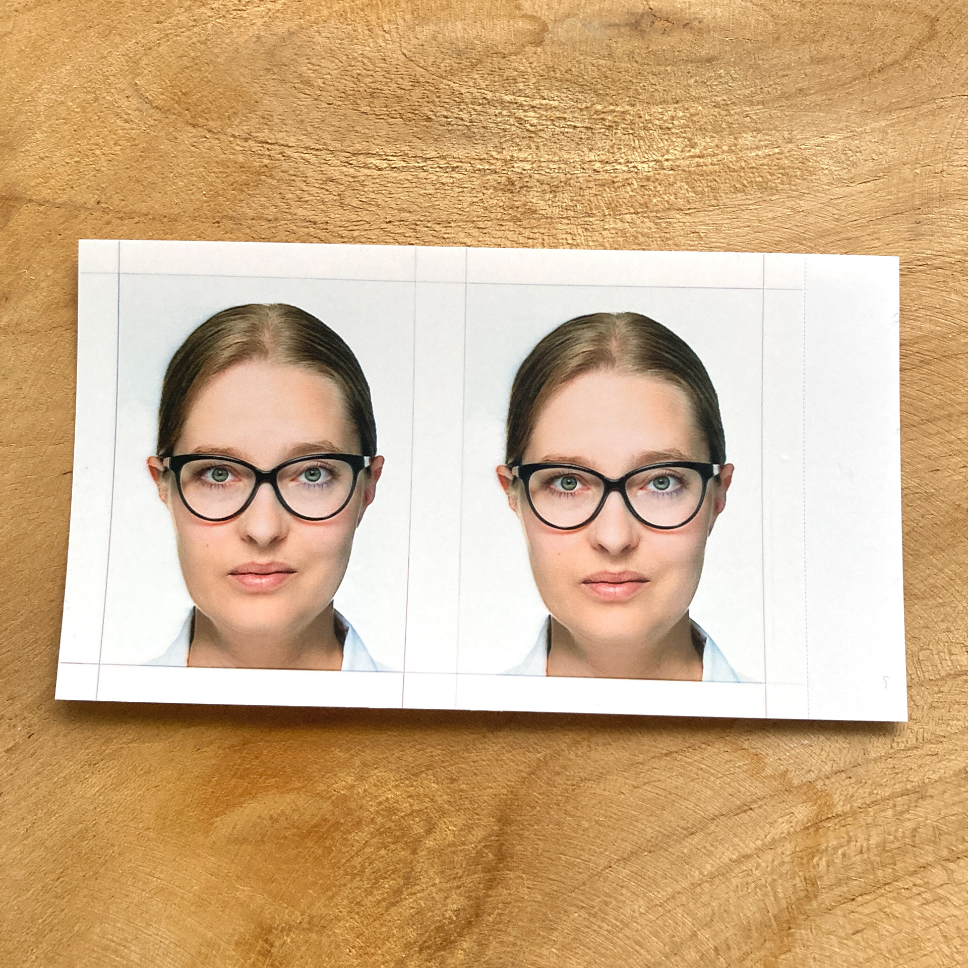 Zdjęcia do dokumentów z dojazdem do klienta Kraków. Zdjęcia do dowodu osobistego z dojazdem do klienta w Krakowie. Szybka sesja zdjęciowa do dokumentów.