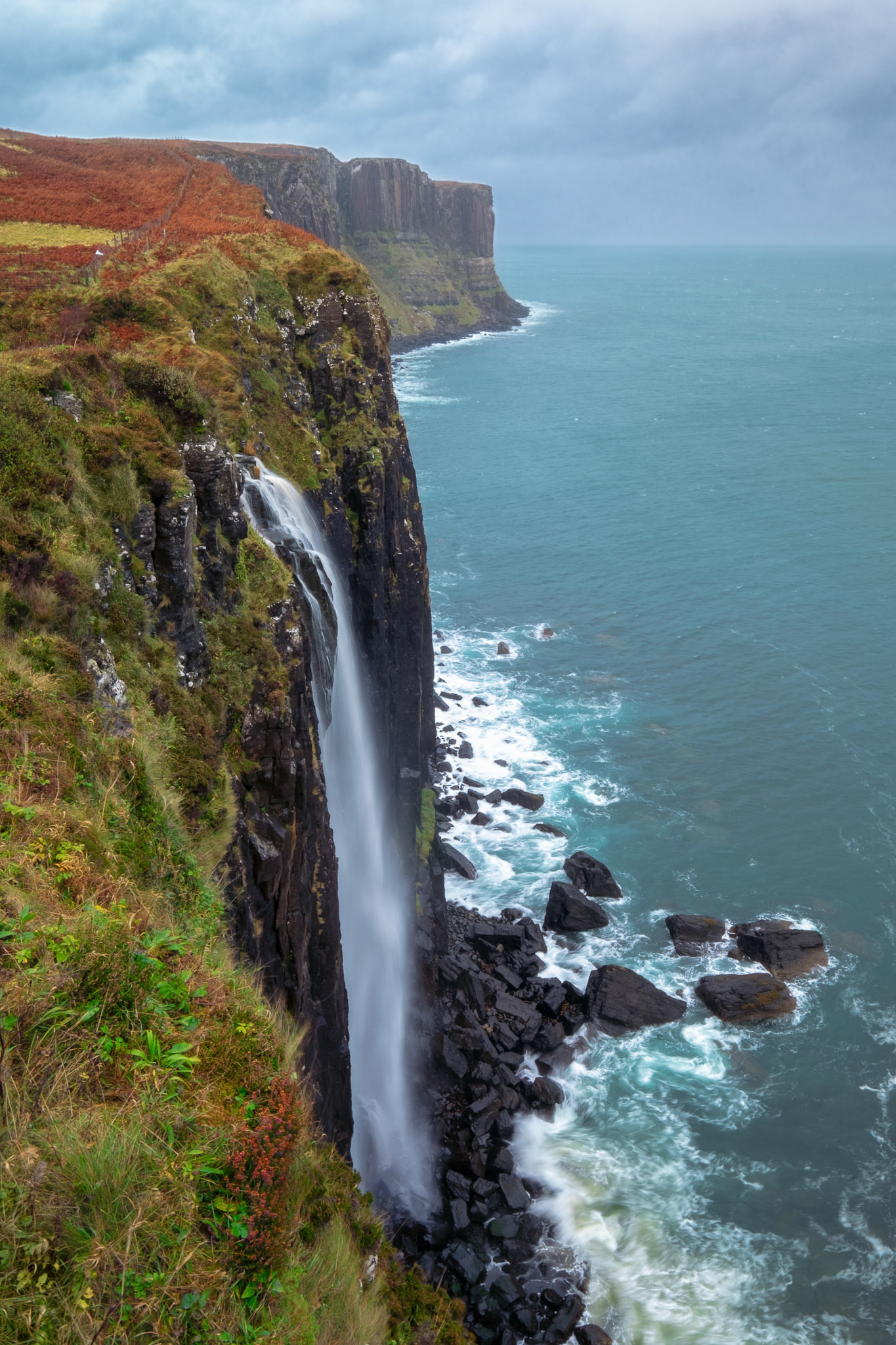 Kilt rock on a rainy day (Isle of Skye)