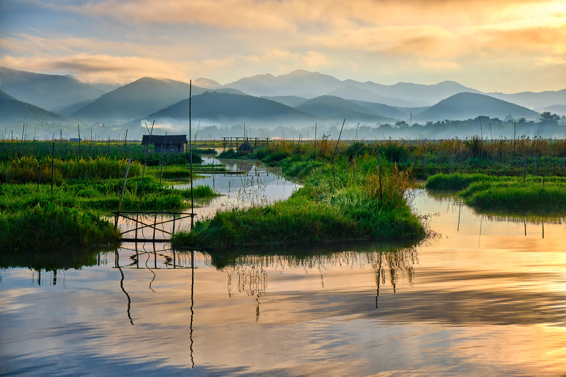 The beautiful Inle lake in Myanmar at sunrise