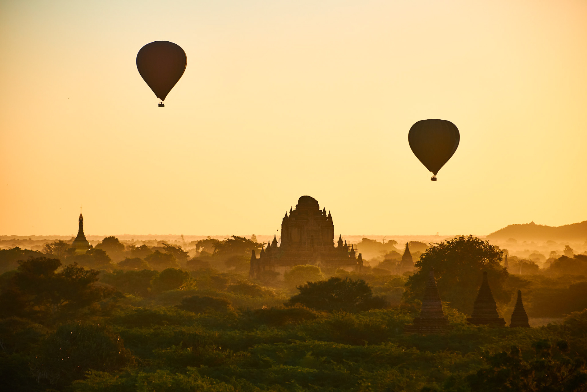 Baloons at sunrise in Bagan