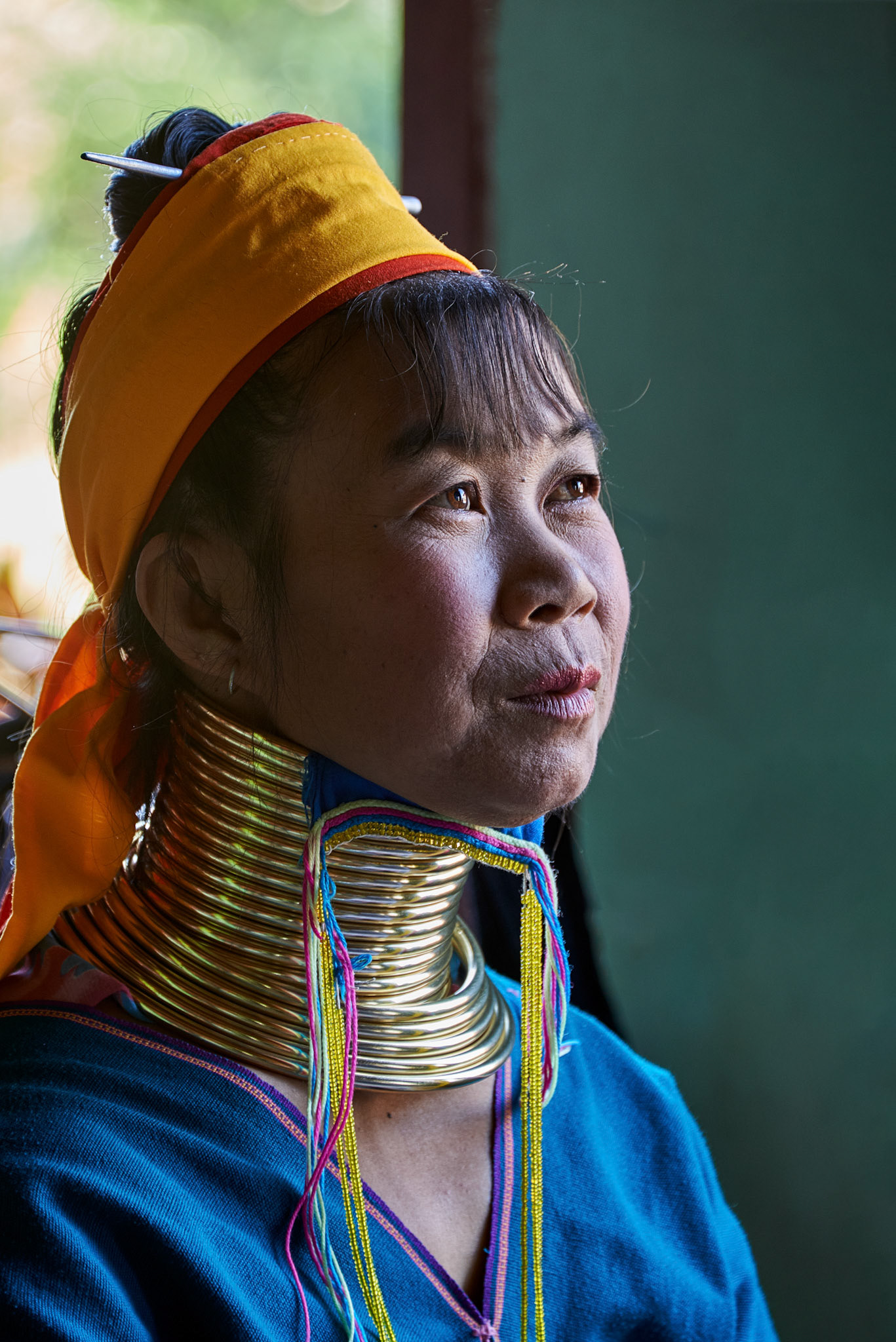 Colors is something that you'll find everywhere in Myanmar. No matter how rich or poor, everybody wears colors. Long neck tribe makes no exception.