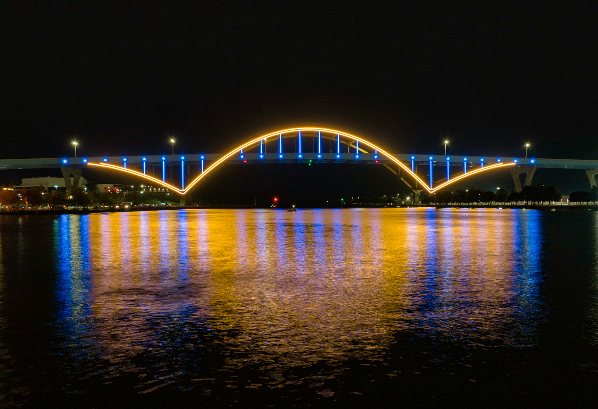 Light the Hoan with the People's Flag