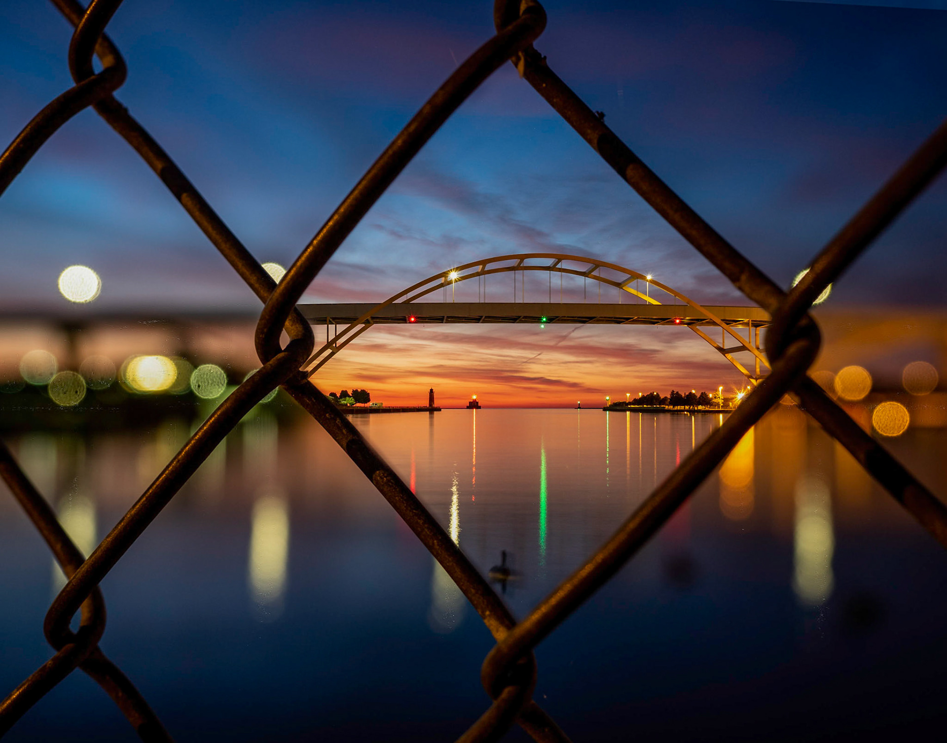 Hoan, Framed