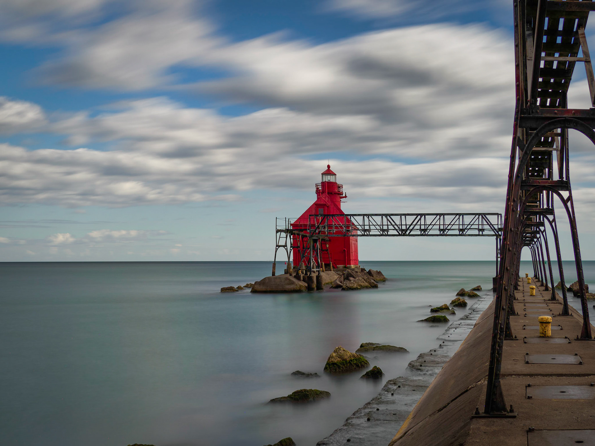 Sturgeon Bay pierhead lighthouse