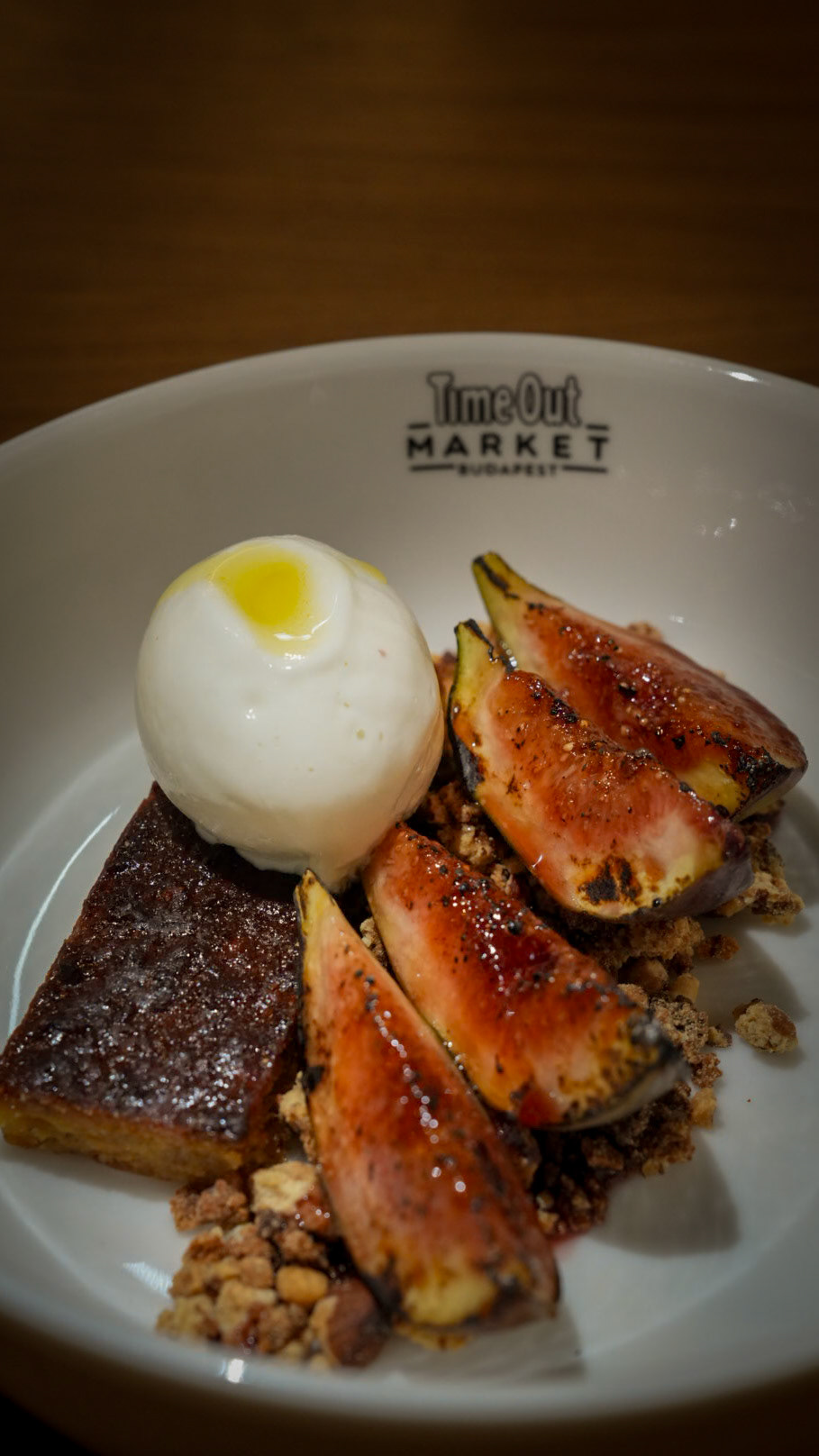 Lira by Essencia | Almond cake, Gorgonzola ice cream, figs