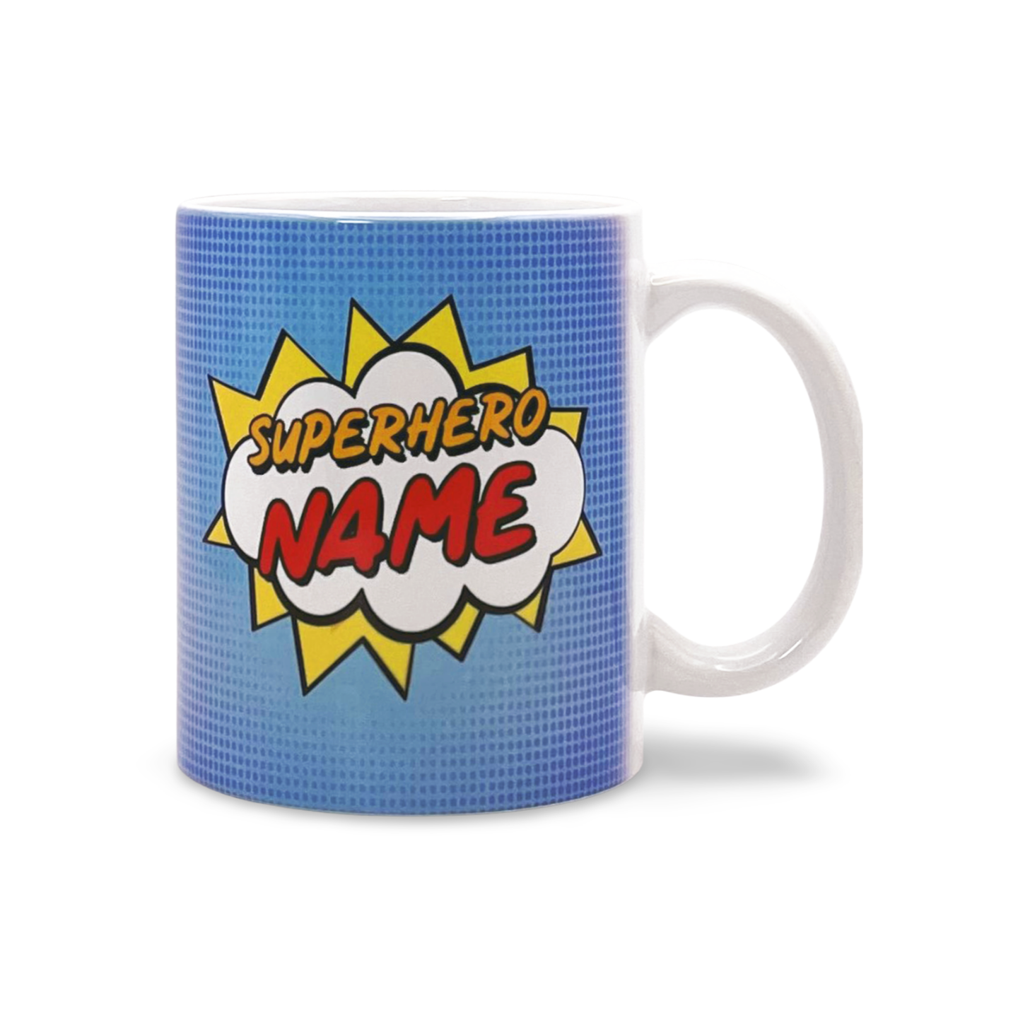 Weiße Tasse mit blauem Hintergrund und Comic-Sprechblase mit dem Text 'SUPERHERO dein Name'